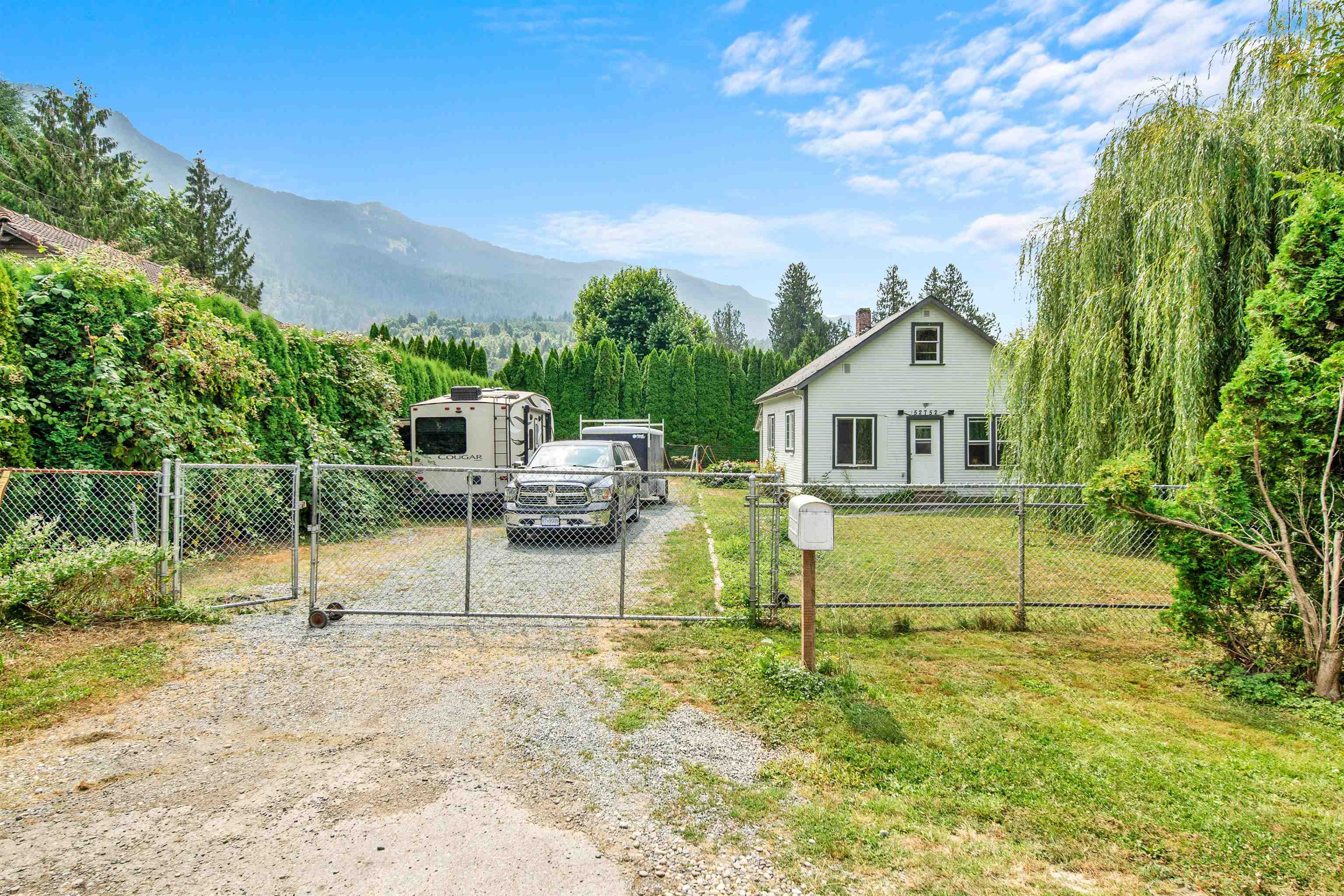 52752 Bunker Rd, Rosedale, BC V0X 1X1