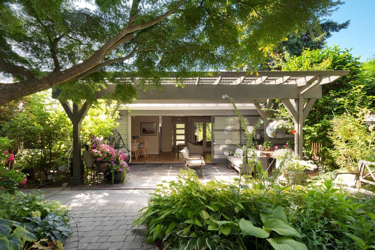 1132 Maplewood Crescent, North Vancouver, BC V7P 1H9