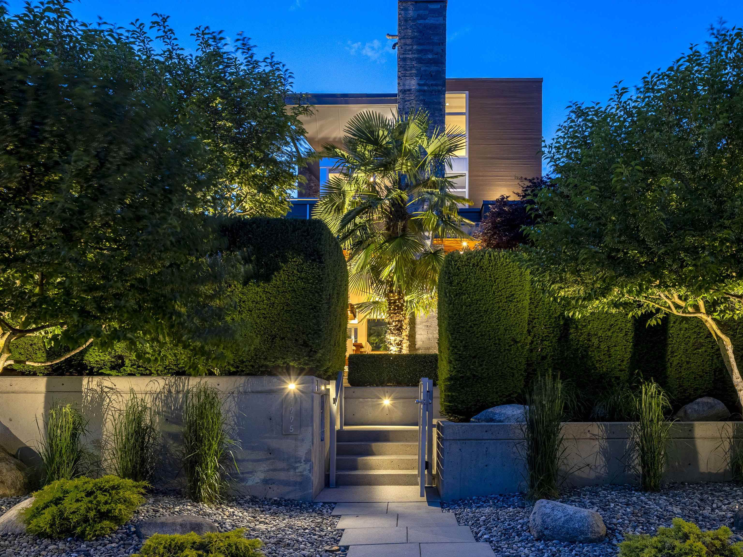 1995 Whyte Avenue, Vancouver, BC V6J 1B4