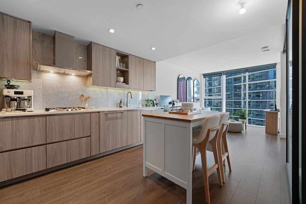 87 Nelson Street #982, Vancouver, BC V6Z 0E8