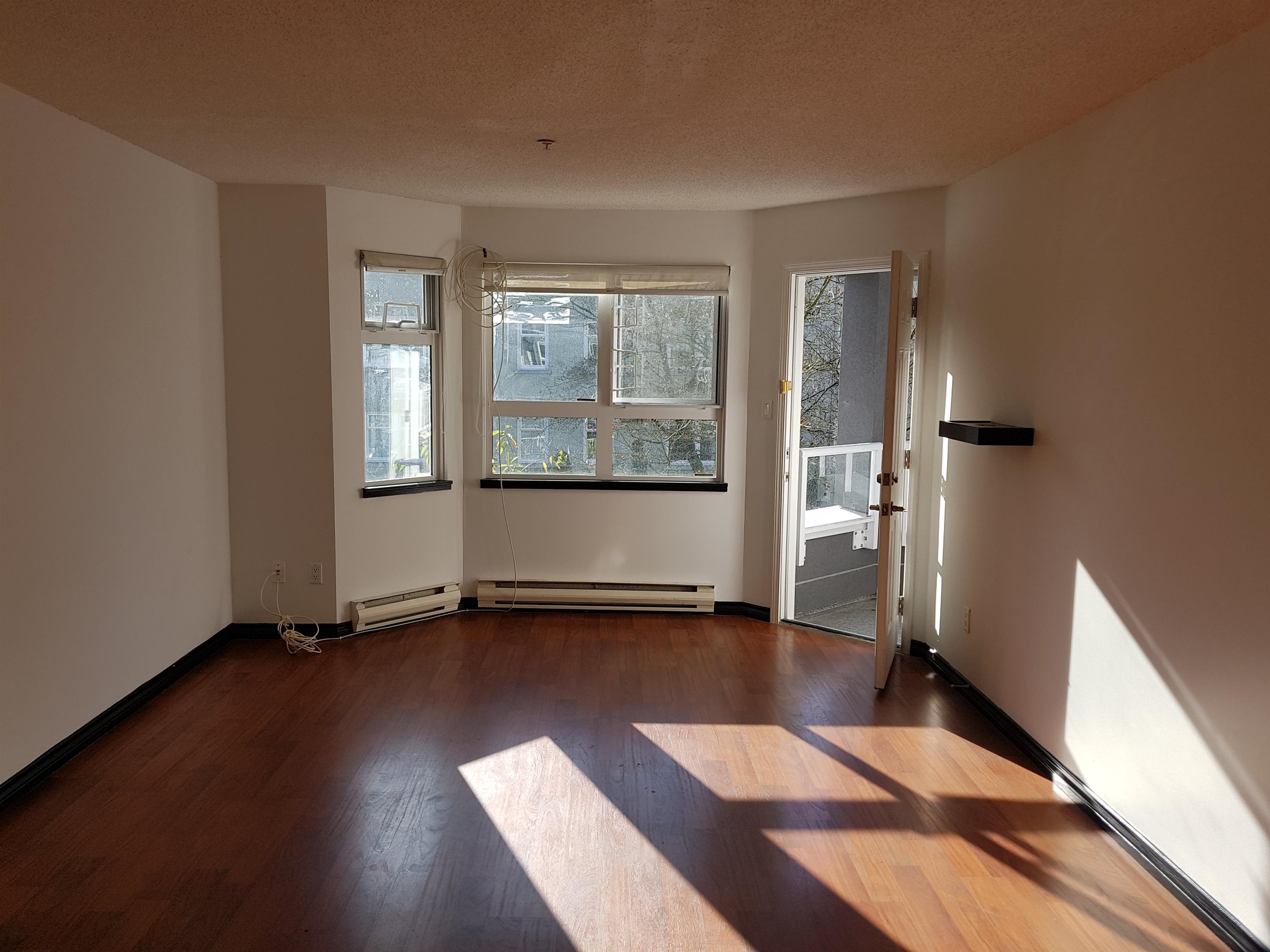 921 Thurlow Street #302, Vancouver, BC V6E 1W3
