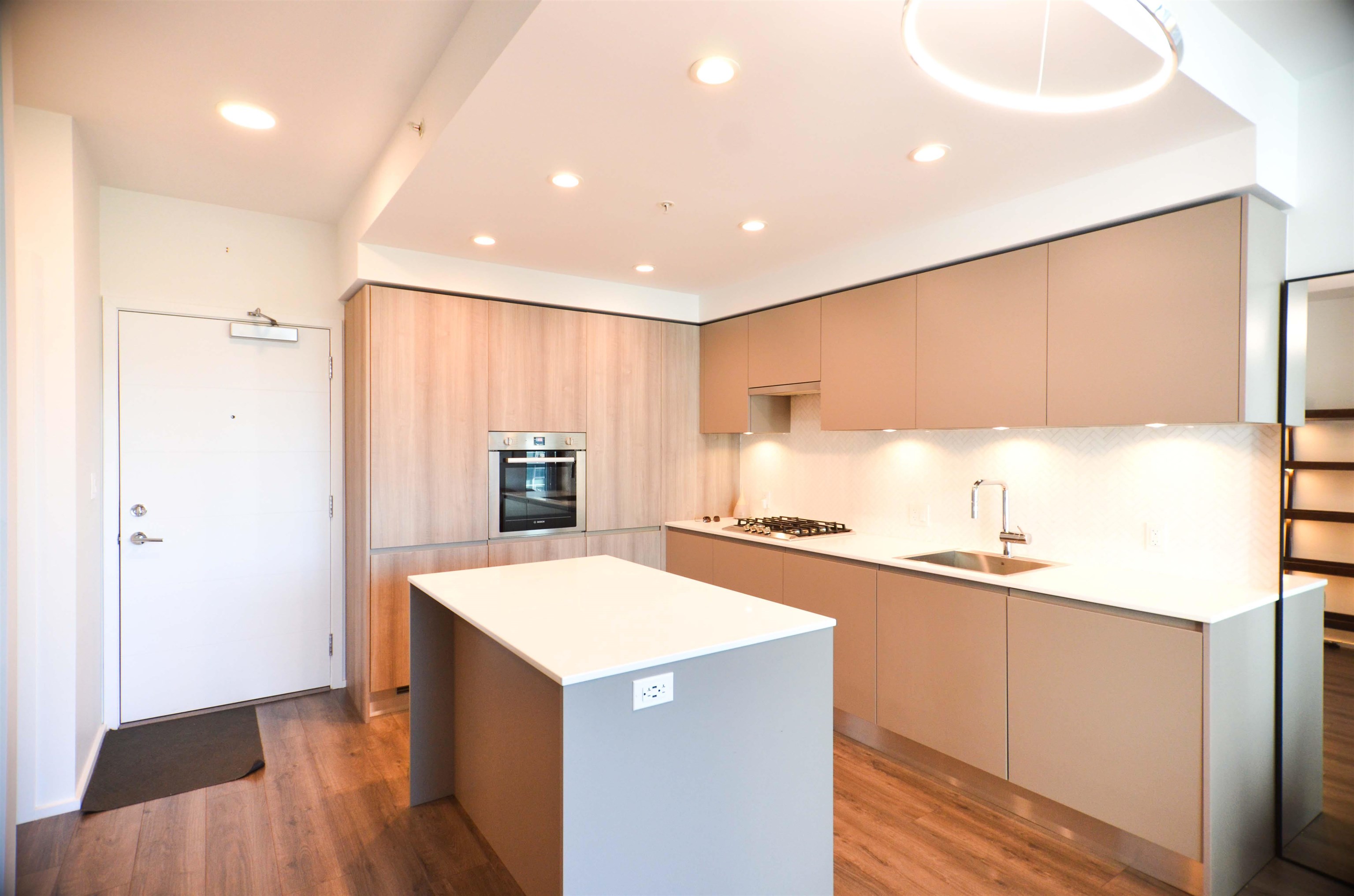 3833 Evergreen Place #1403, Burnaby, BC V3J 0M2