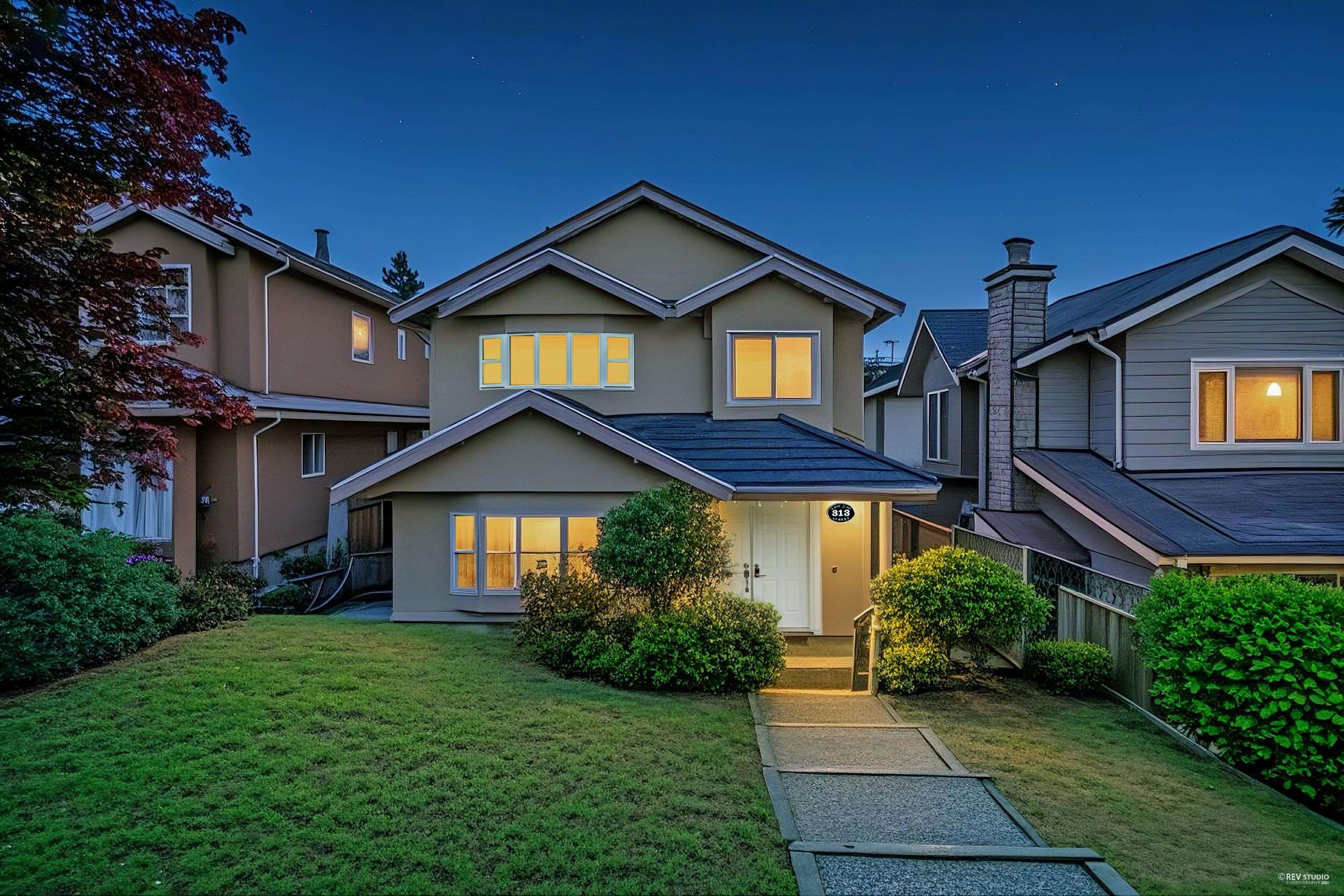 313 27th Street East, North Vancouver, BC V7N 1B9