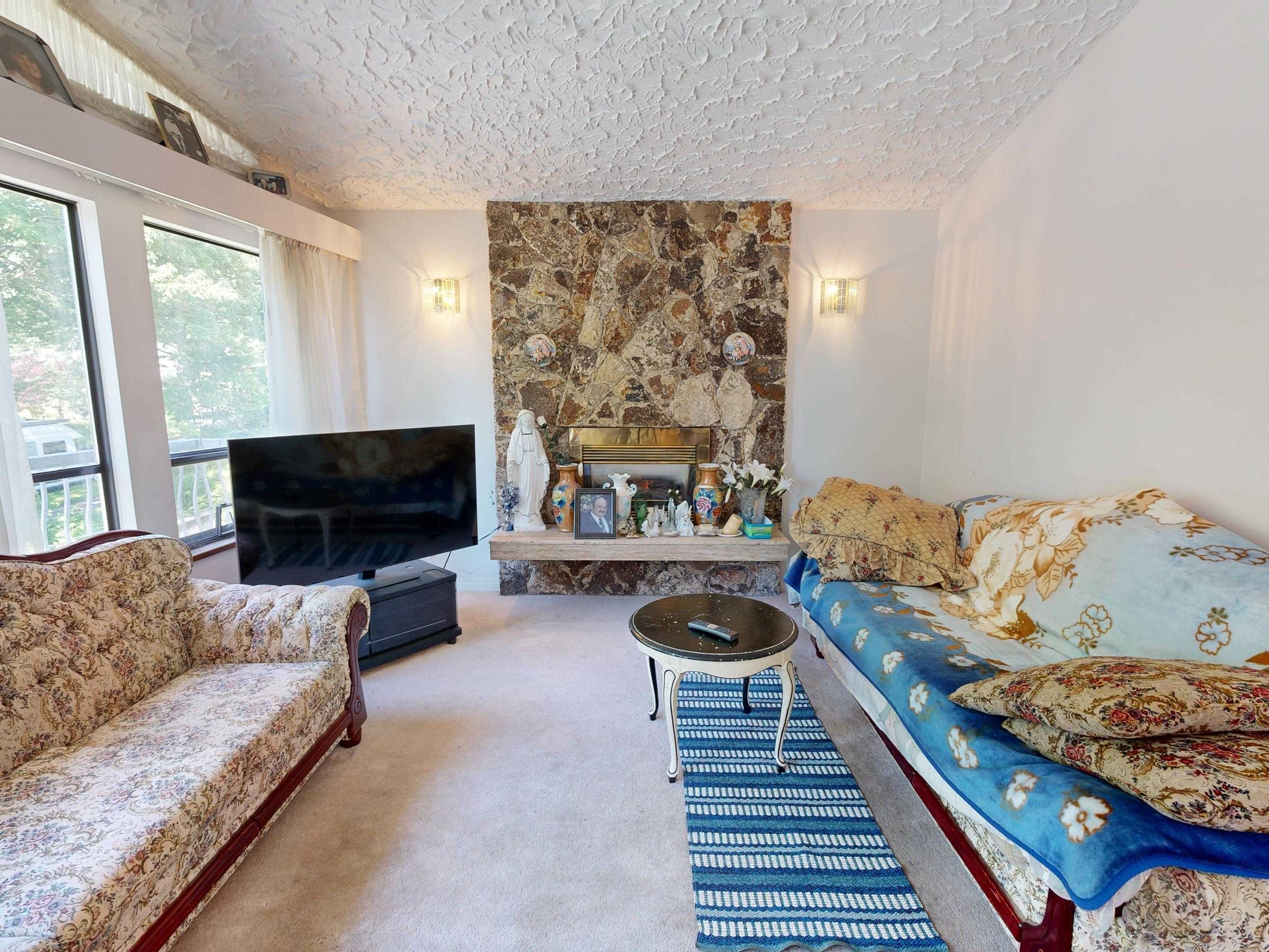 2512 Cambridge Street, Vancouver, BC V5K 1L4