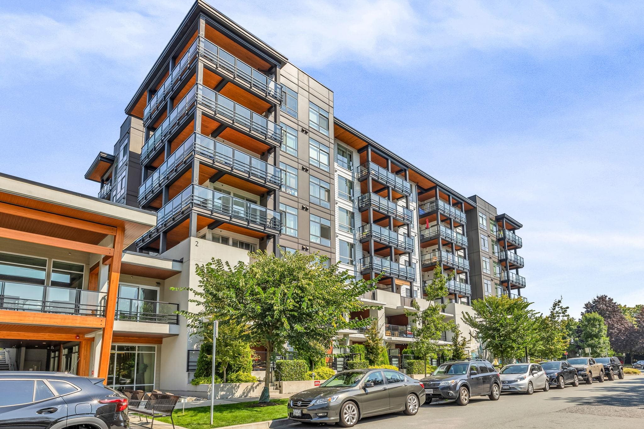 128 E 8th St #404, North Vancouver, BC V7L 0H2