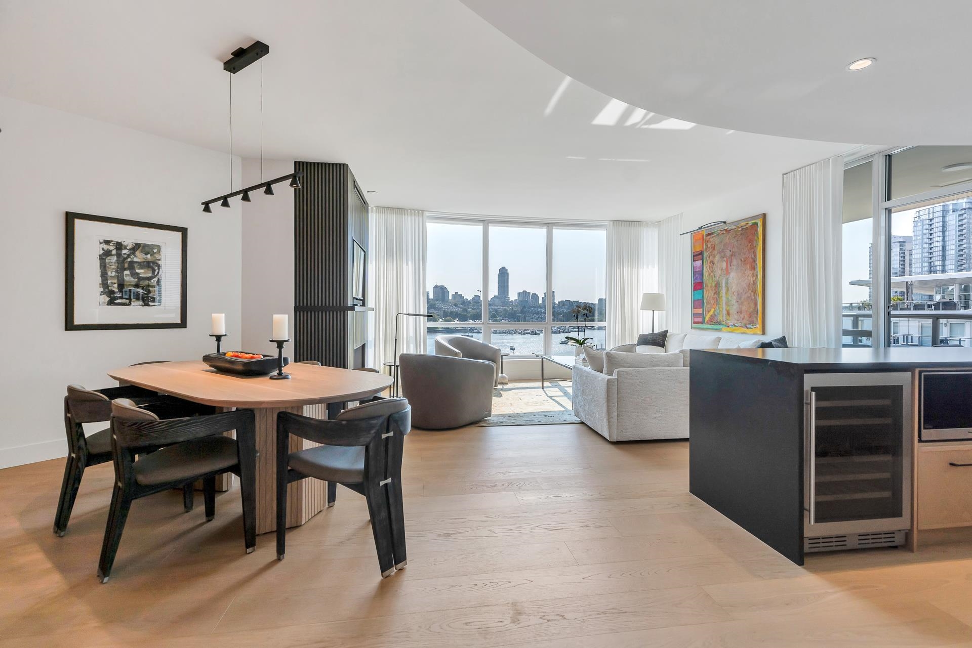 1328 Marinaside Crescent #801, Vancouver, BC V6Z 3B3