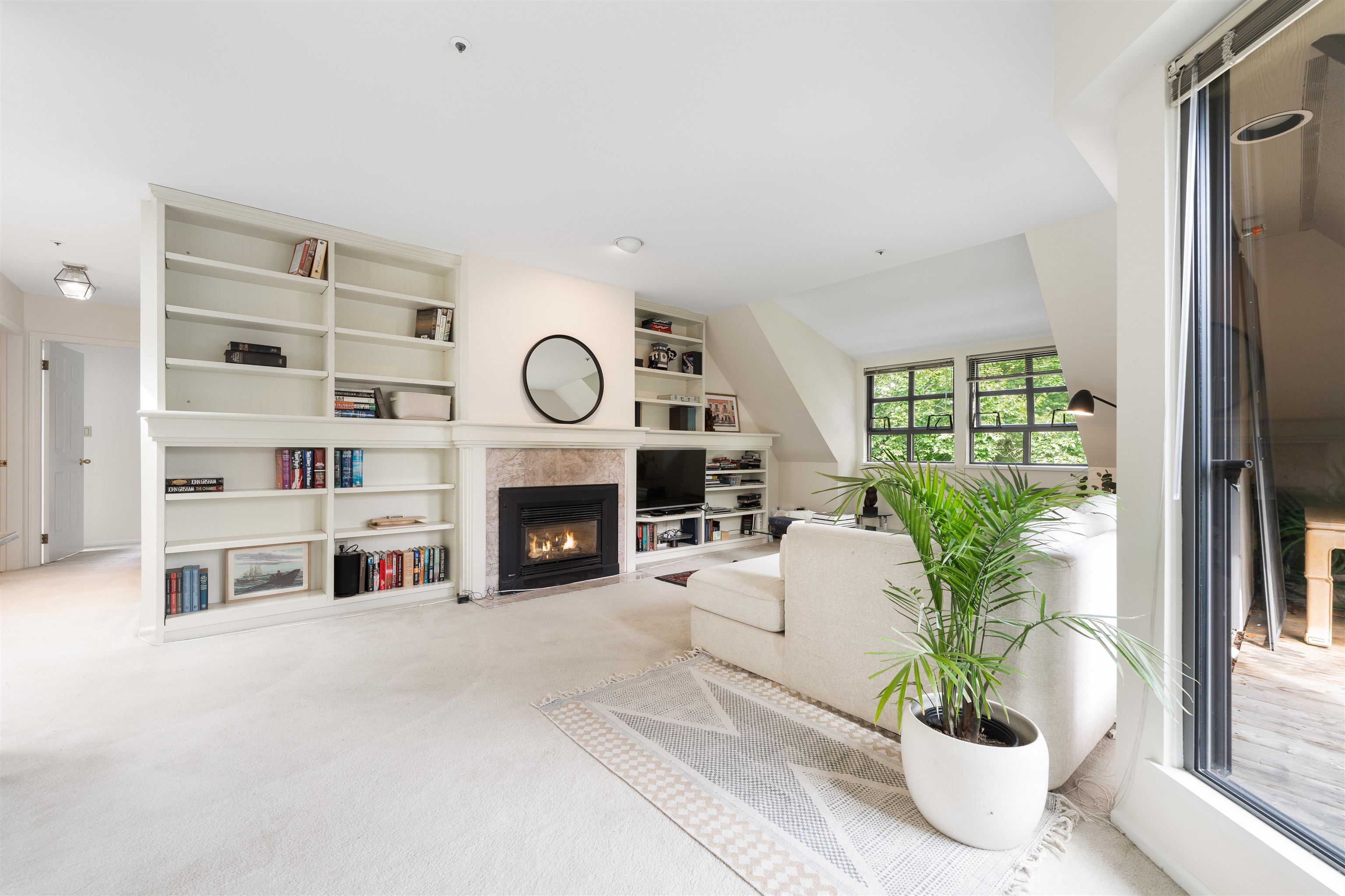 628 West 12th Avenue #e403, Vancouver, BC V5Z 1M8