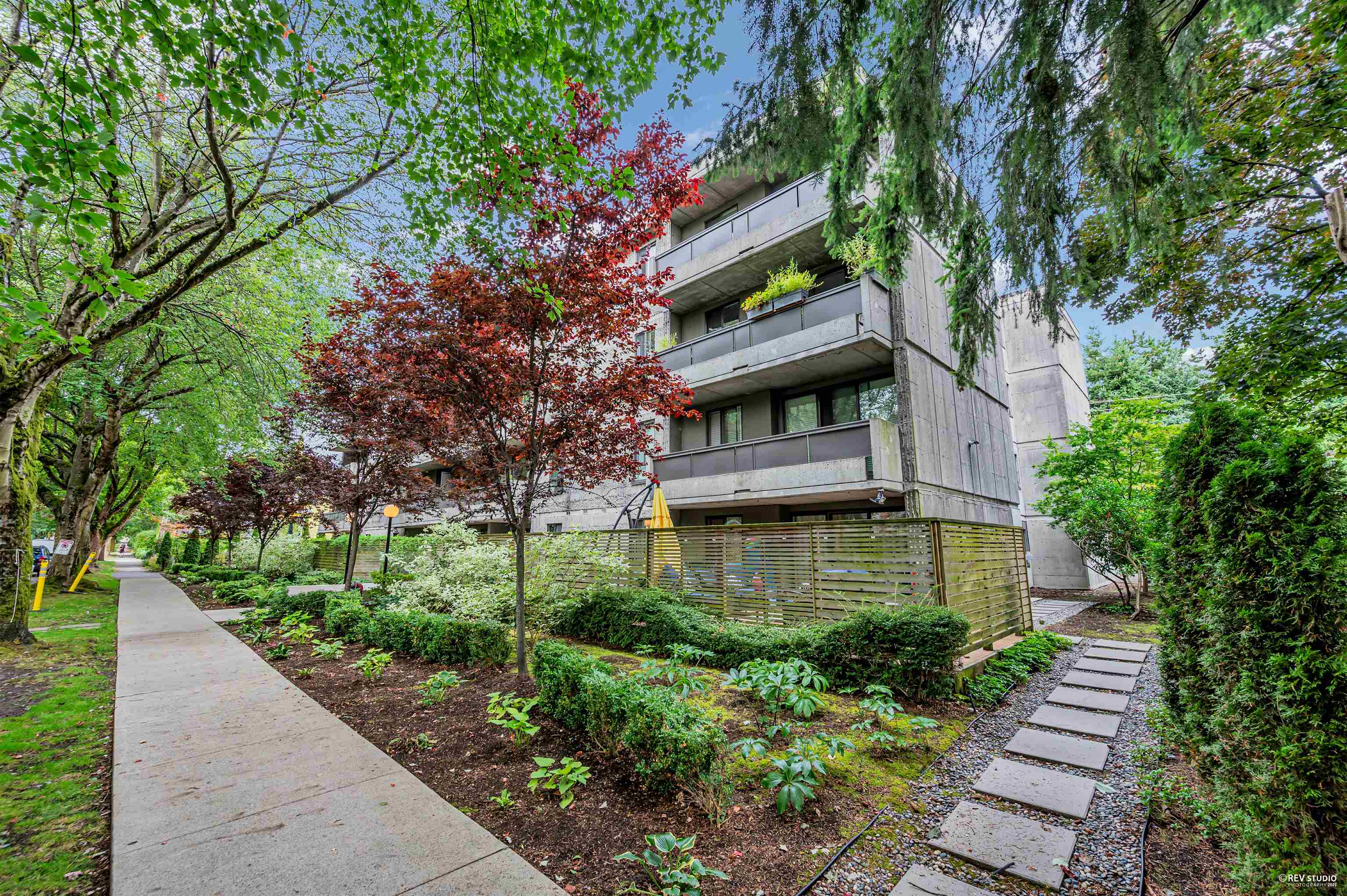 1867 West 3rd Avenue #203, Vancouver, BC V6J 1K9