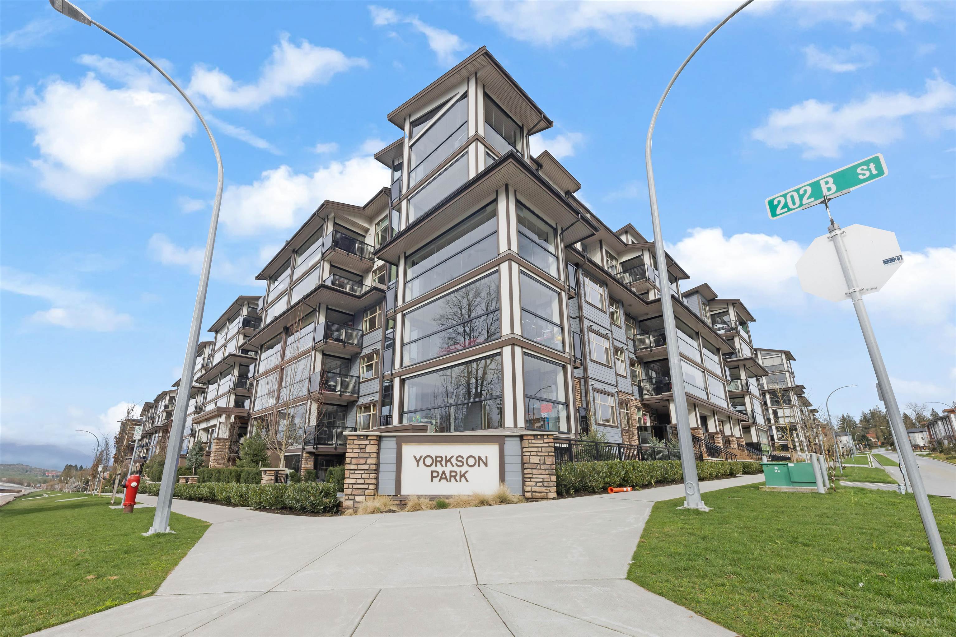 8526 202b Street #109, Langley, BC V2Y 3L3