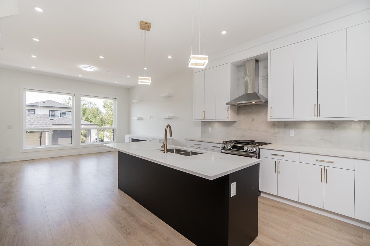 74b Avenue, Langley, BC V2Y 3S8