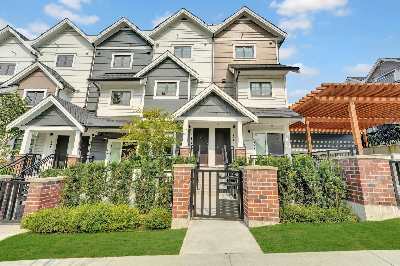 678 Fairview St #207, Coquitlam, BC V3J 0N1