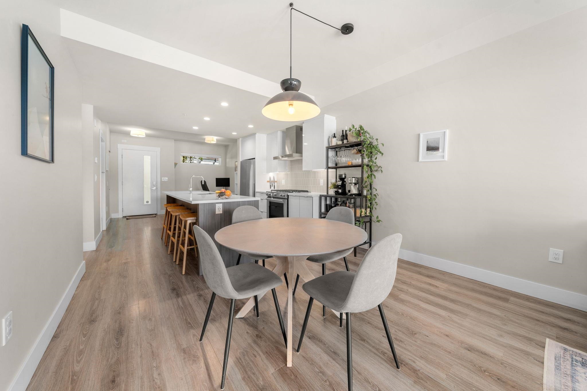 1496 Charlotte Road #302, North Vancouver, BC V7J 0C9