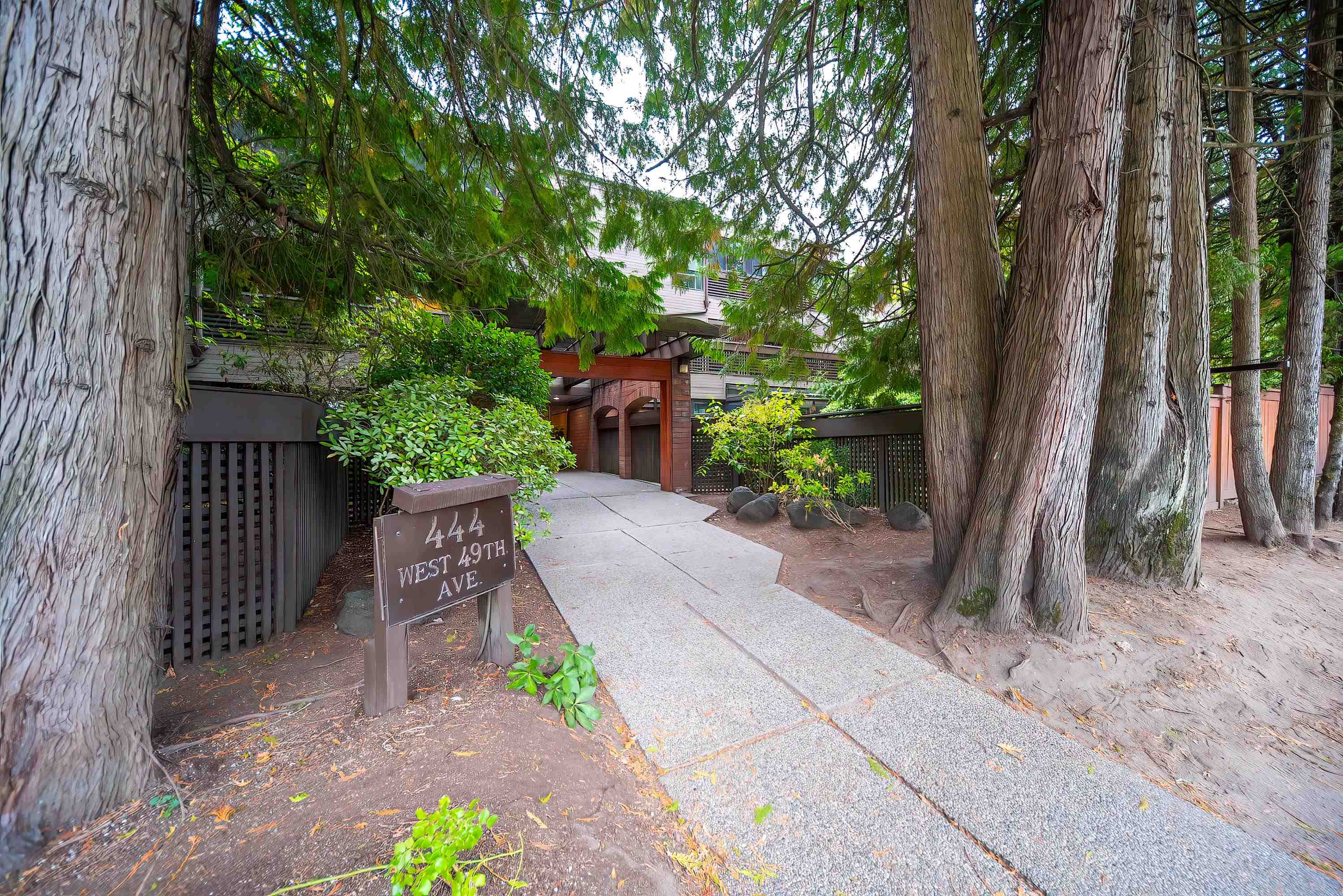 444 West 49th Avenue #201, Vancouver, BC V5Y 3V4