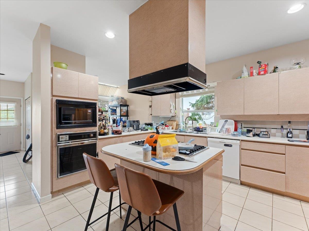 6288 Cambie Street, Vancouver, BC V5Z 3B4