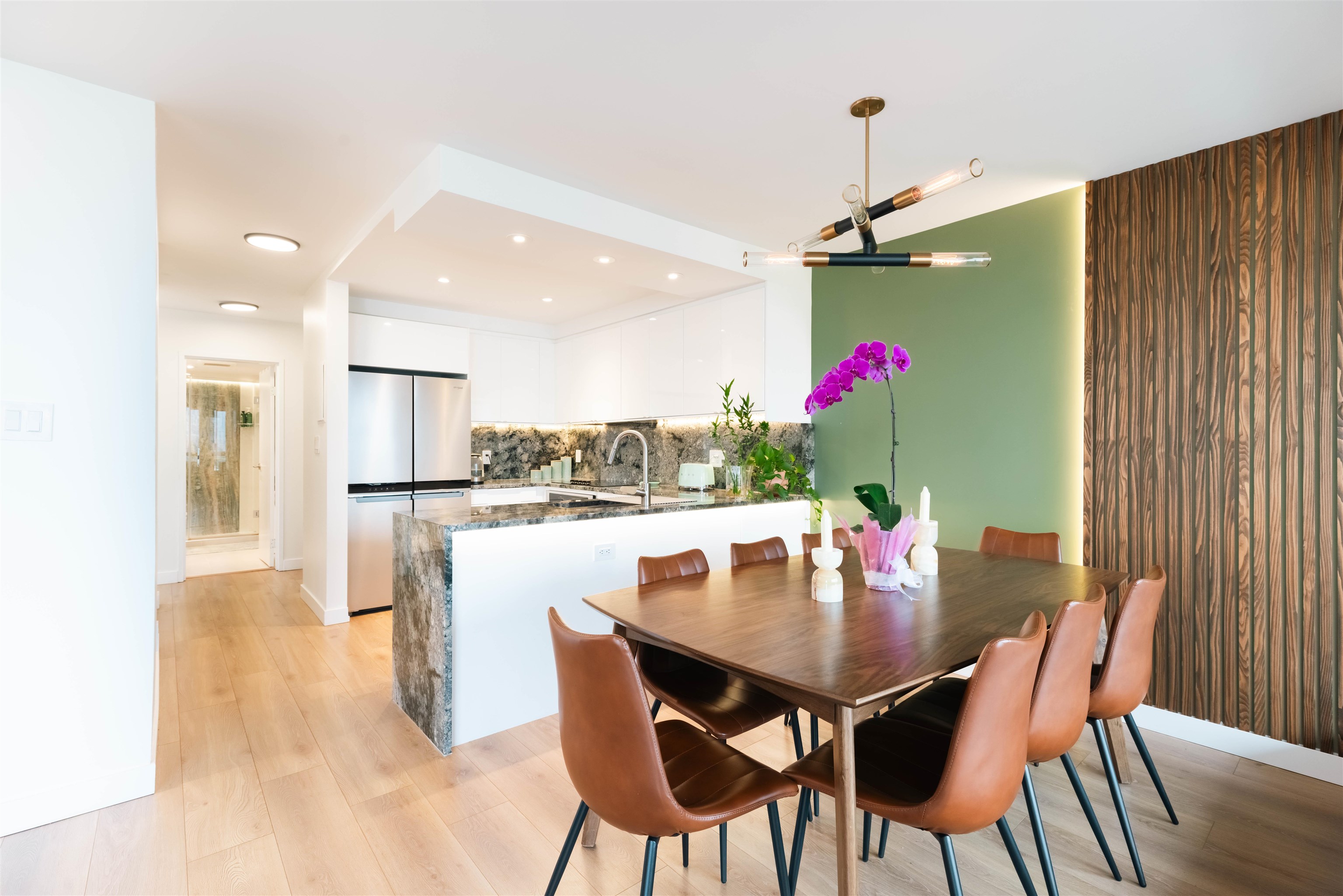 444 Lonsdale Avenue #705, North Vancouver, BC V7M 3H5