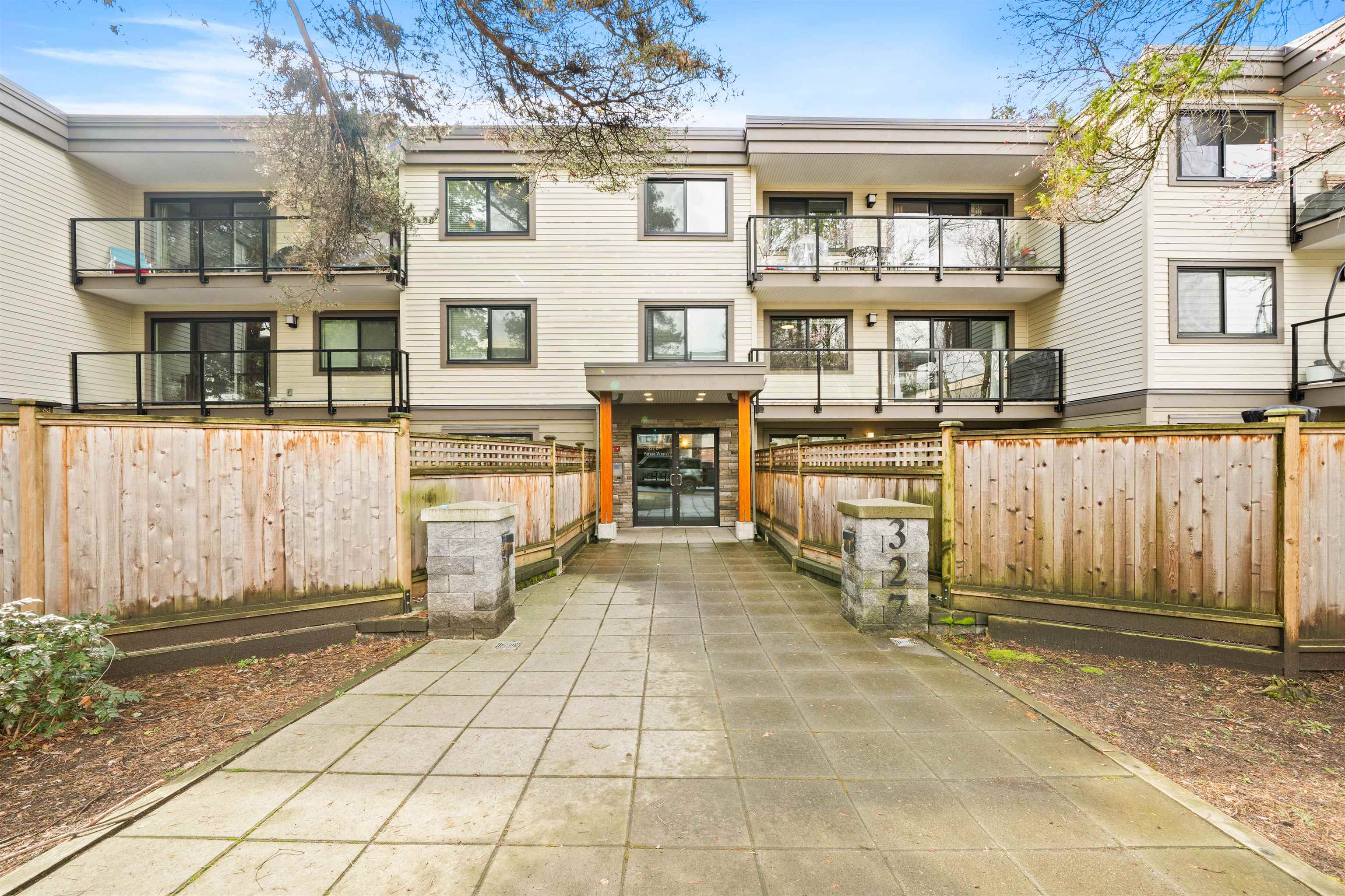 327 West 2nd Avenue #301, North Vancouver, BC V7M 1E2