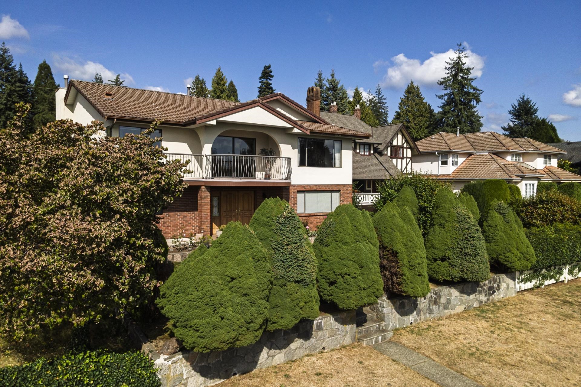 512 18th Street East, North Vancouver, BC V7L 2Y3