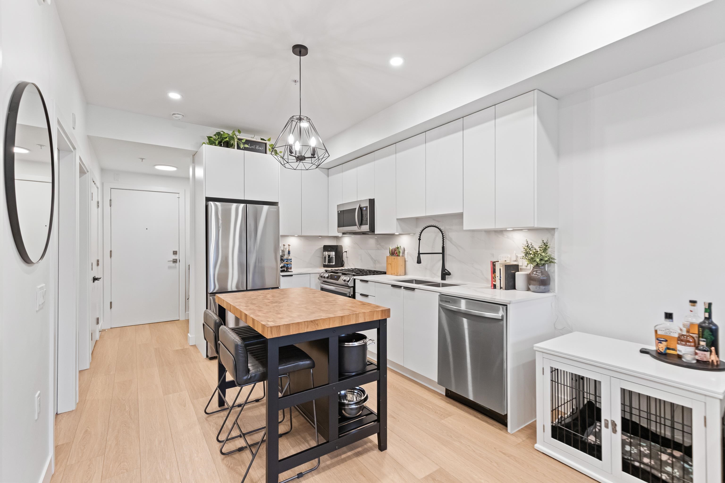 2331 Kelly Avenue #204, Port Coquitlam, BC V3C 1Y3