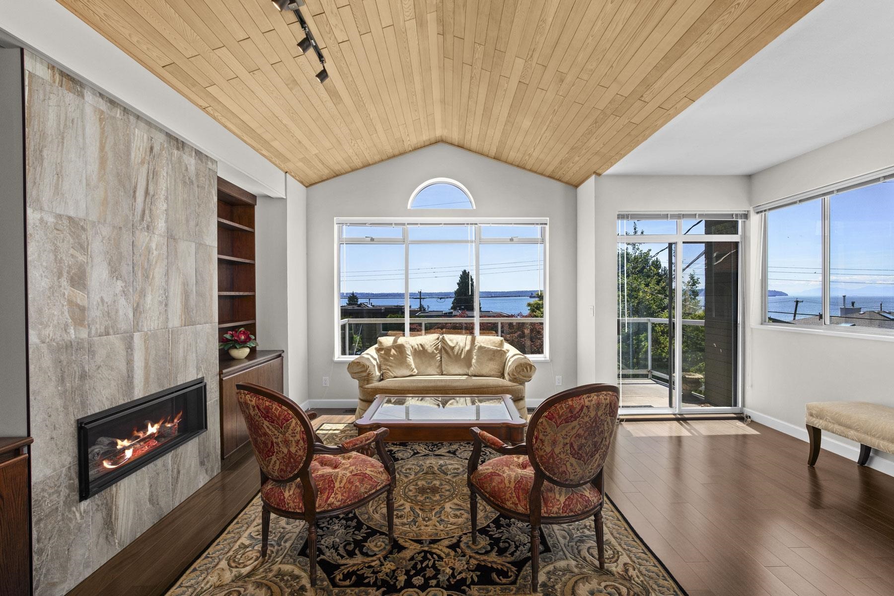 2319 Marine Drive, West Vancouver, BC V7V 1K9