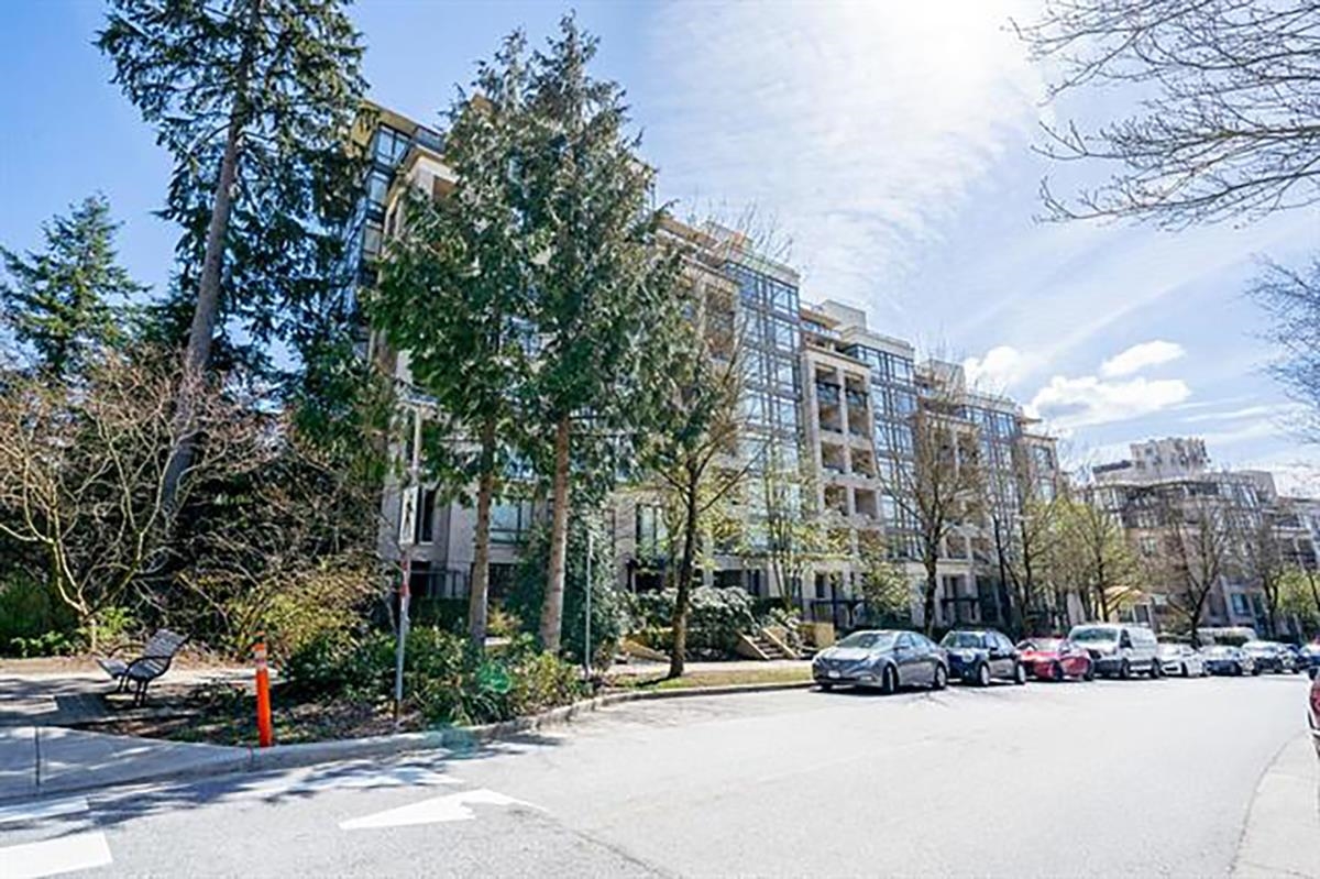 9300 University Crescent #502, Burnaby, BC V5A 4X9