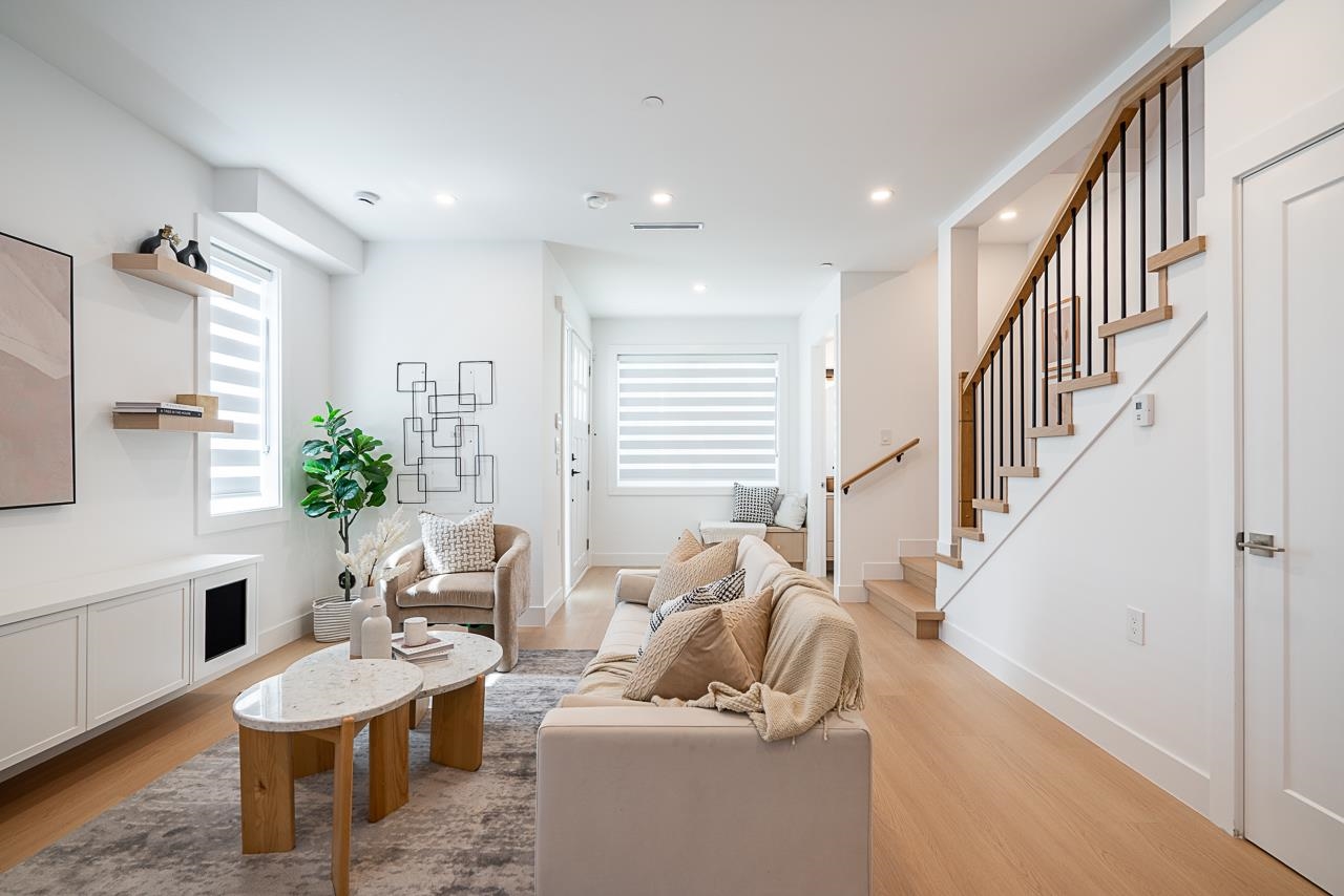 2103 East 33rd Avenue, Vancouver, BC V5N 3E9