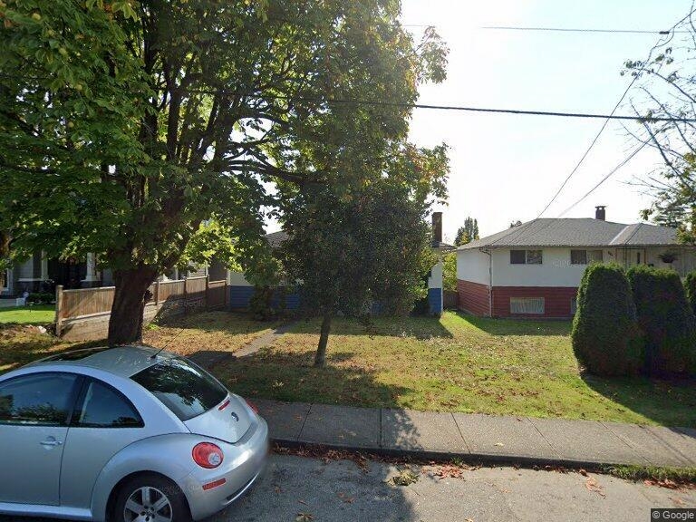439 16th Street East, North Vancouver, BC V7L 2T4