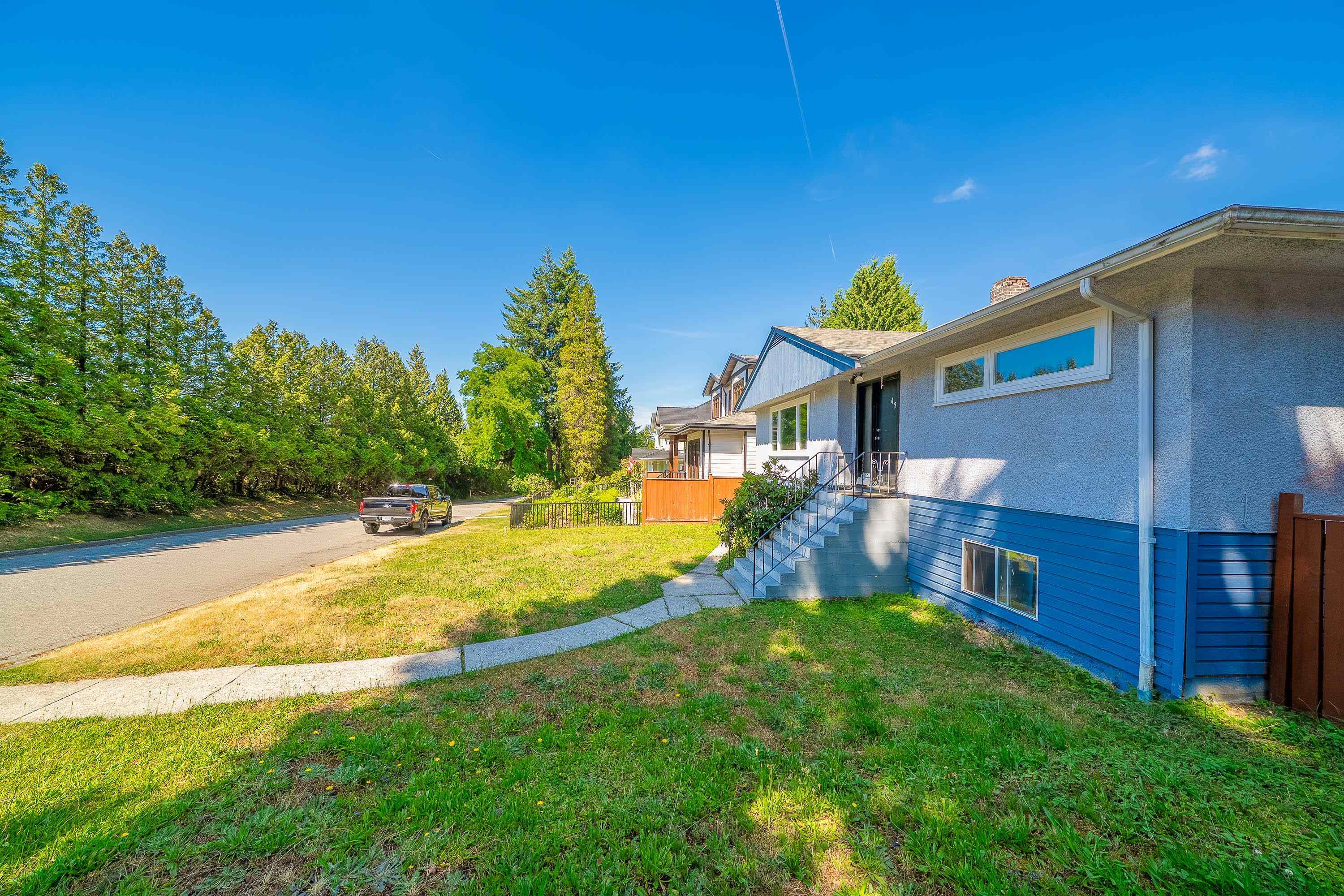 432 25th Street West, North Vancouver, BC V7N 2G2