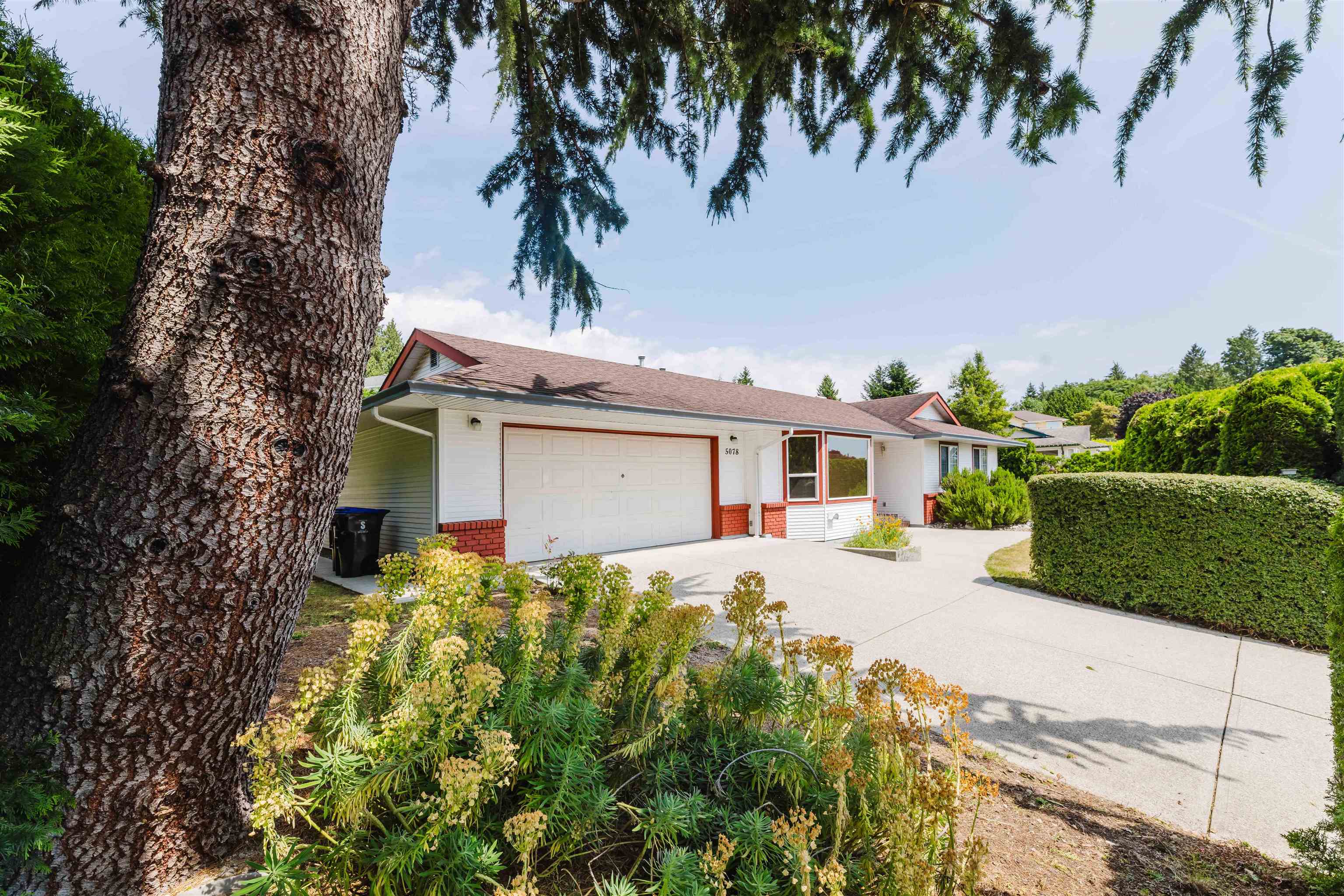 5078 Bay Rd, Sechelt, BC V7Z 0E9