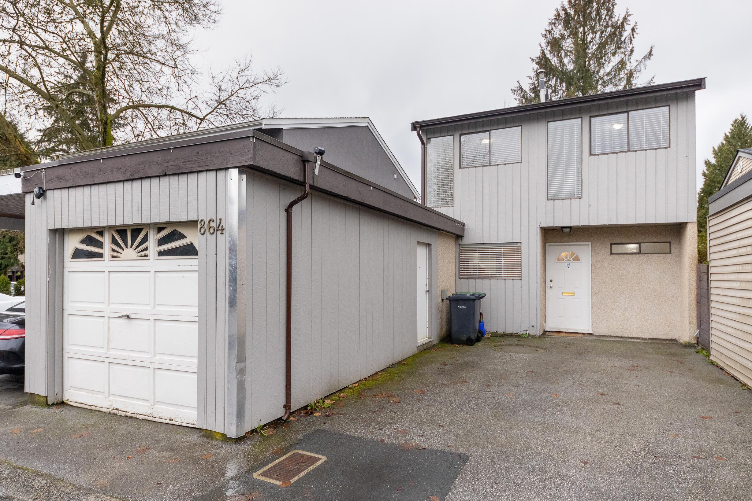 864 Pinebrook Place, Coquitlam, BC V3C 4B9