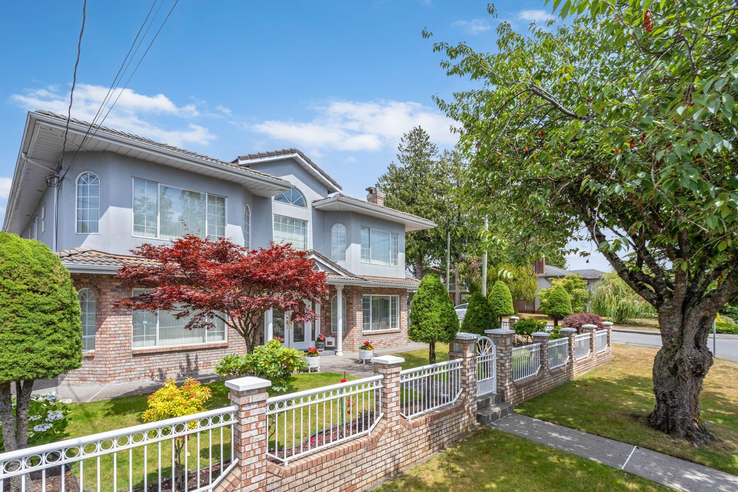 5889 Neville Street, Burnaby, BC V5J 2J3