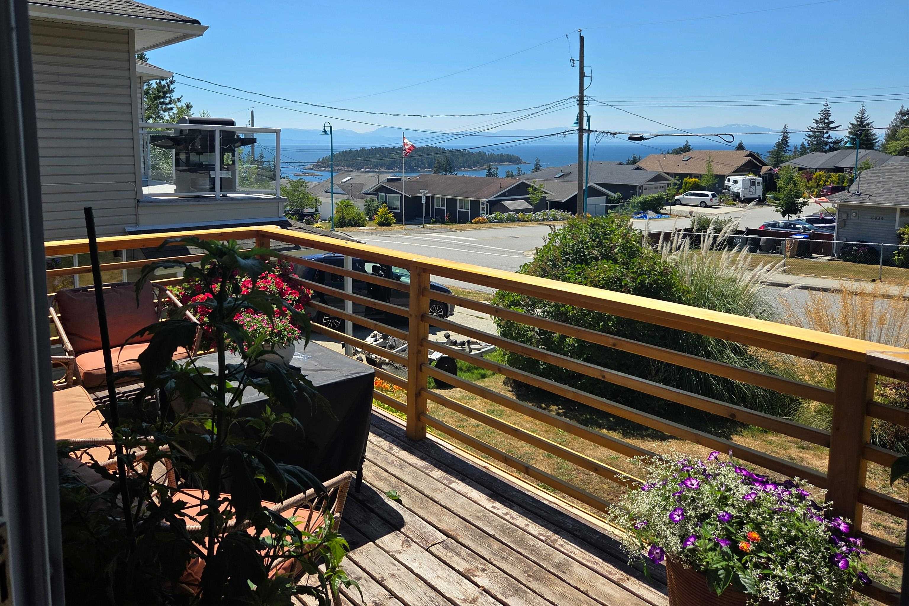 5448 Kensington Rd, Sechelt, BC V7Z 0N9