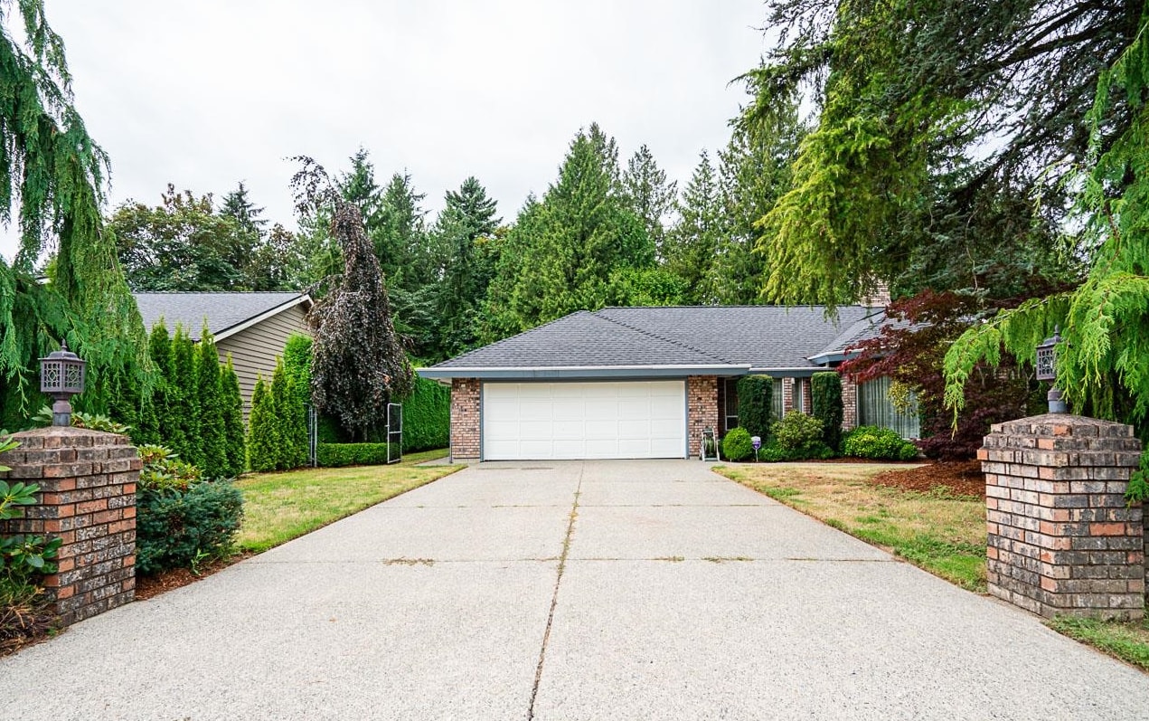 153a Street, Surrey, BC V3R 6H9