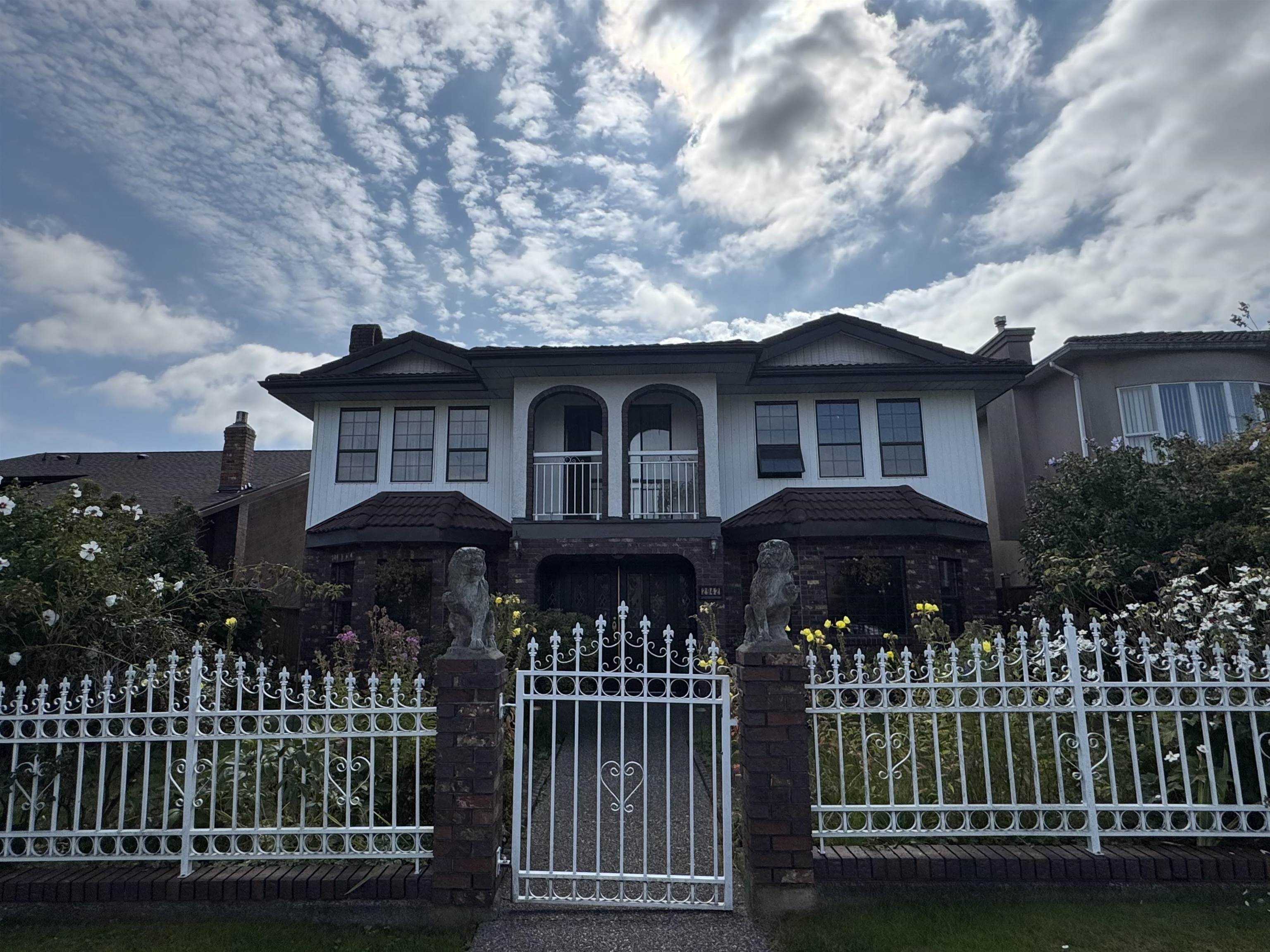 2942 Adanac Street, Vancouver, BC V5K 2N5