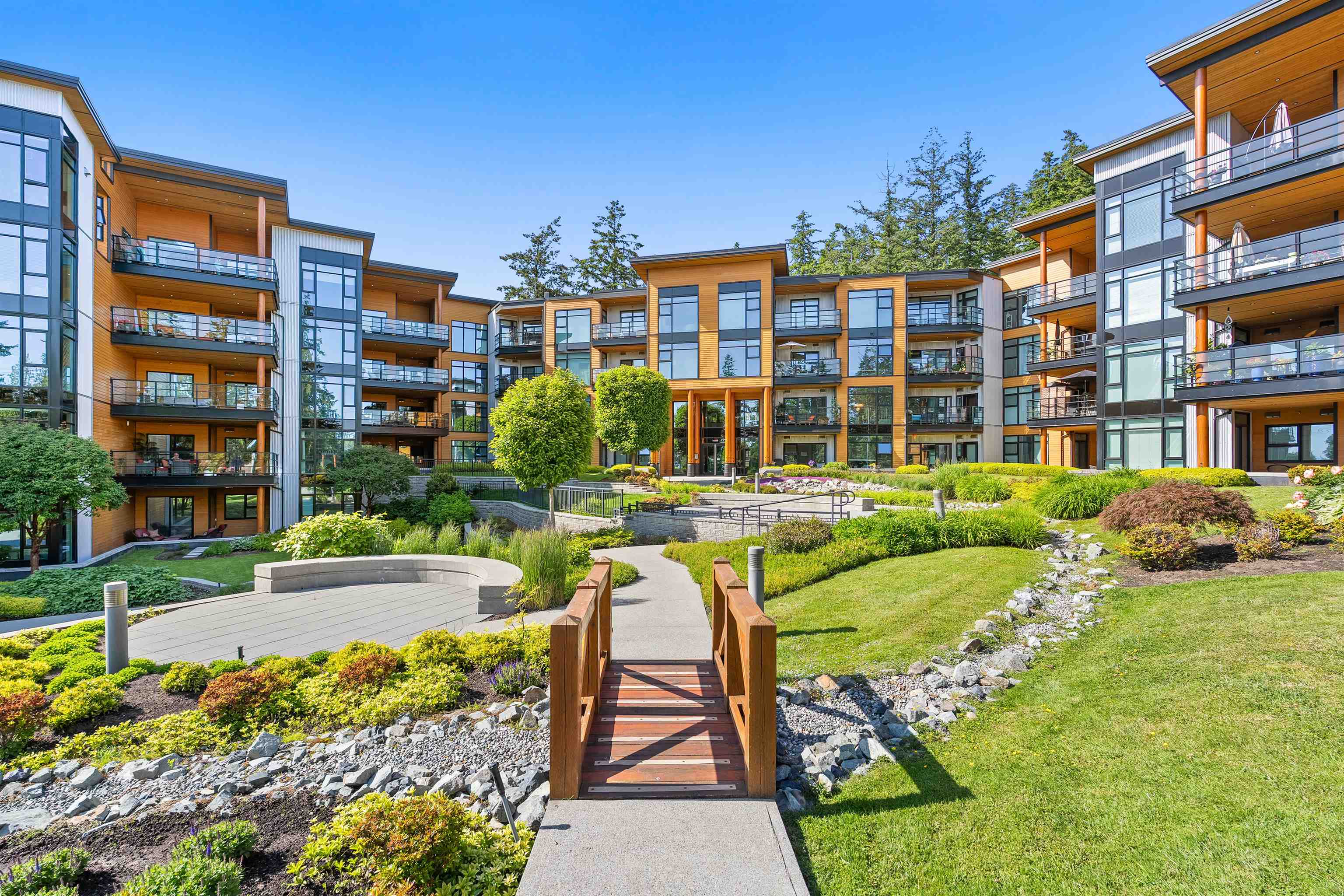 14855 Thrift Avenue #214, White Rock, BC V4B 2J6