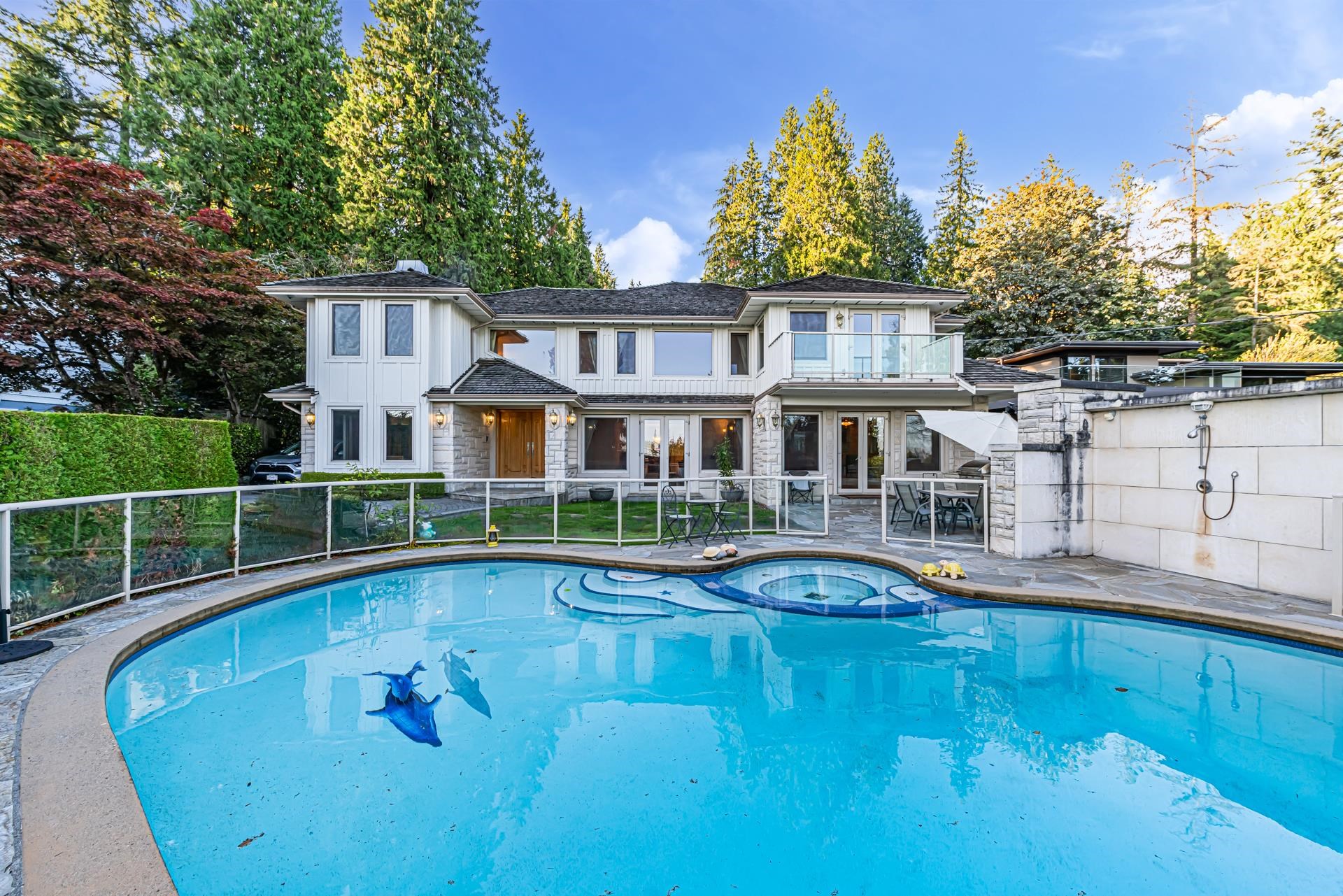 1361 Mathers Avenue, West Vancouver, BC V7T 2G5