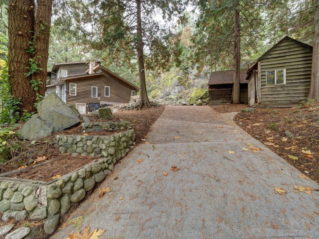 7462 Redrooffs Rd, Halfmoon Bay, BC V7Z 1C3