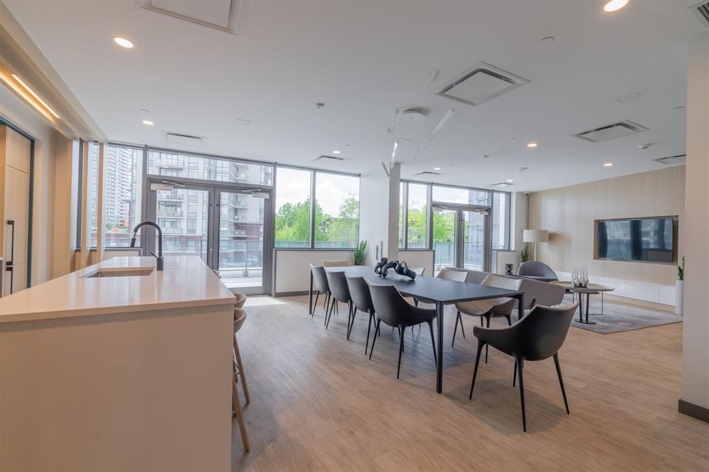 10448 University Dr Th1, Surrey, BC V3T 0S7