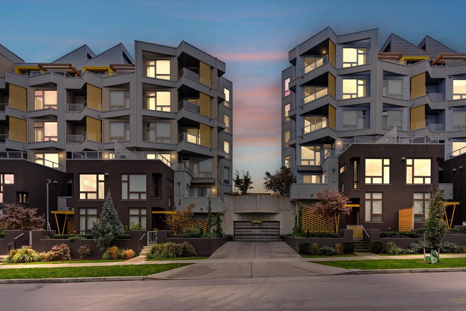 32838 Landeau Pl #401, Abbotsford, BC V2S 0M6
