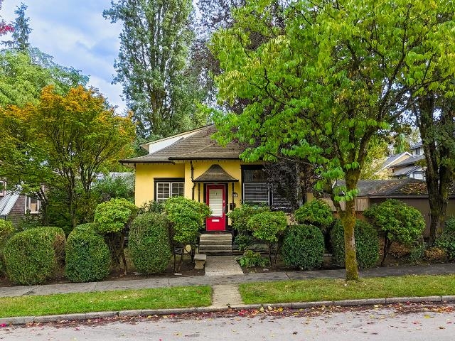 124 6th Avenue, New Westminster, BC V3L 1T4