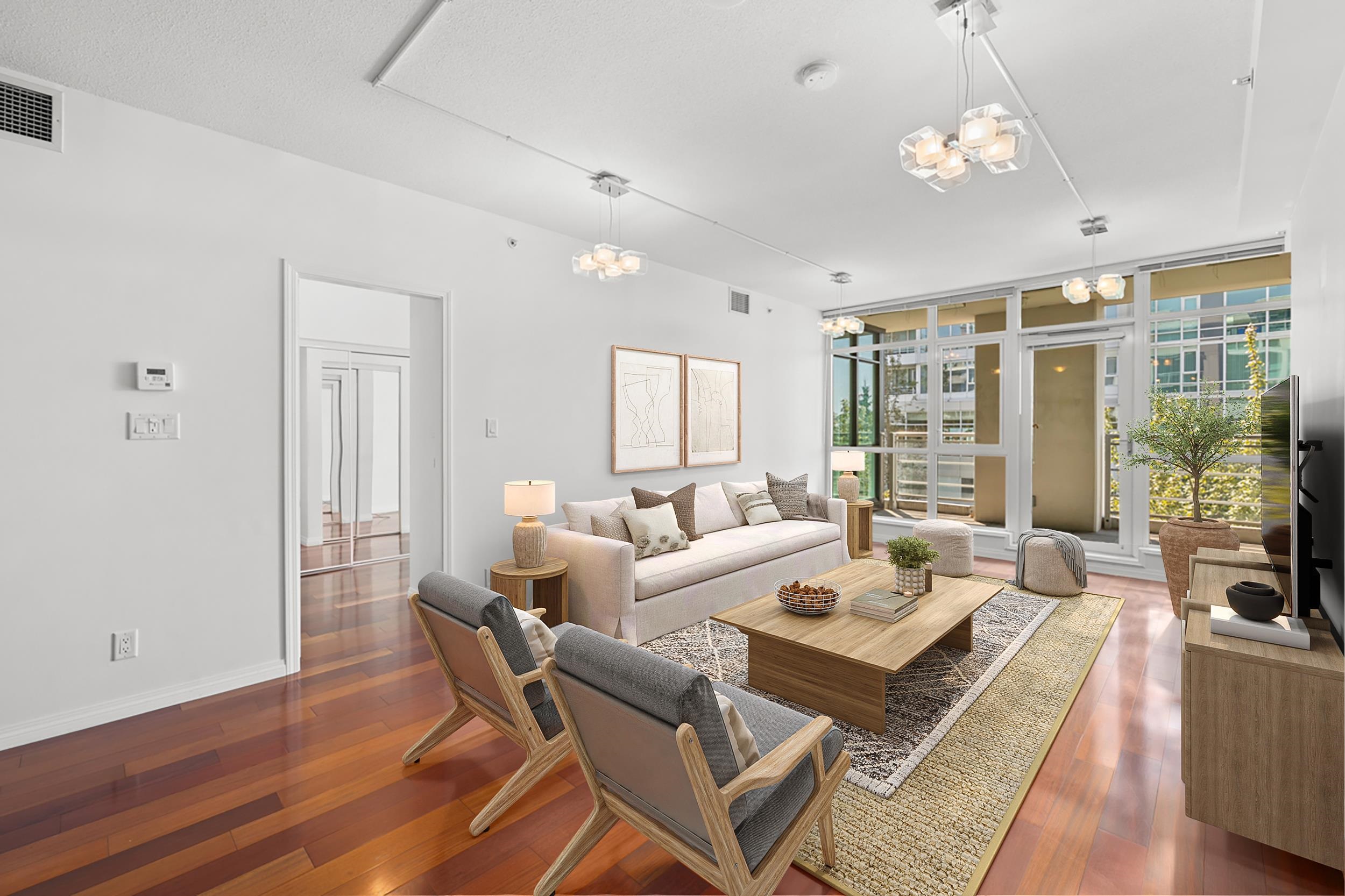100 Esplanade Avenue #307, North Vancouver, BC V7L 4V1
