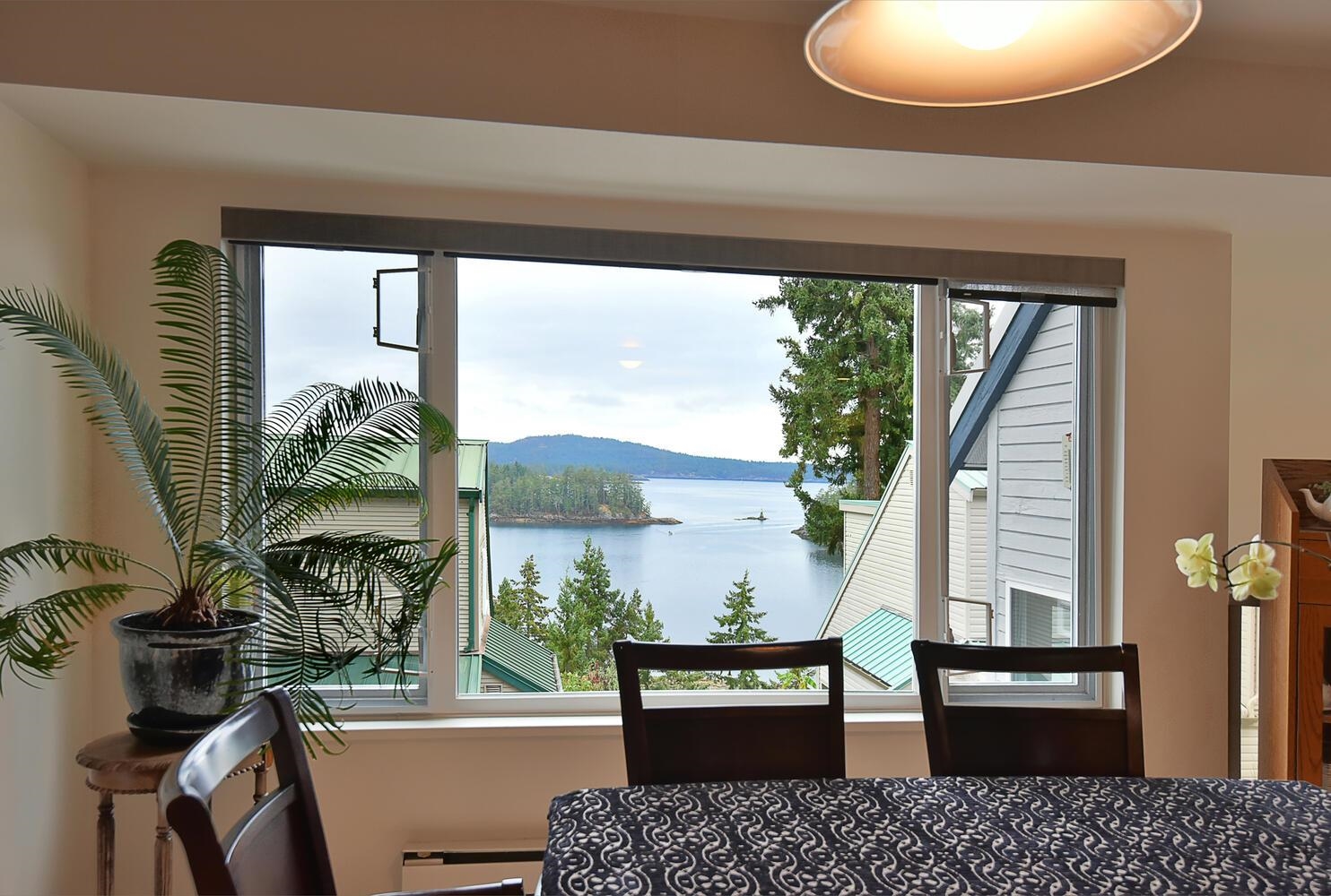 5471 Secret Cove Rd #7, Halfmoon Bay, BC V7Z 1G8