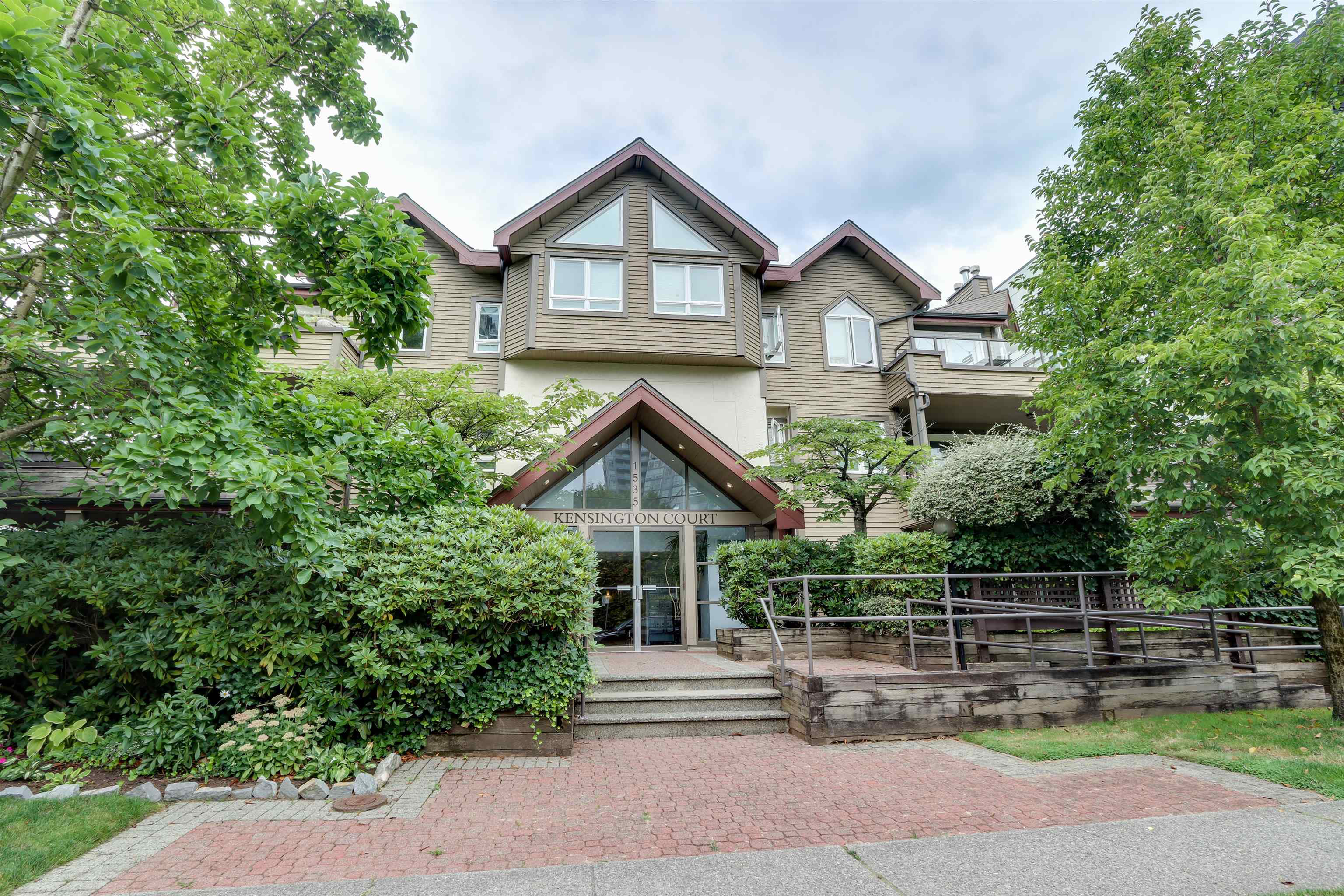 1535 Chesterfield Avenue #205, North Vancouver, BC V7M 2N5