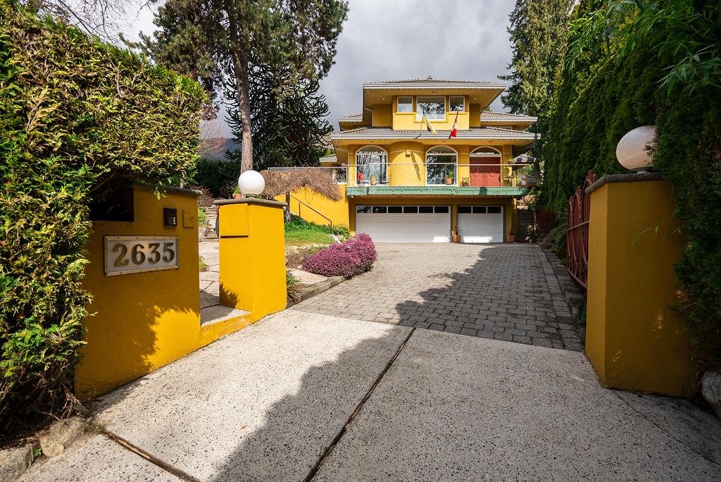 2635 Rosebery Avenue, West Vancouver, BC V7V 3A3