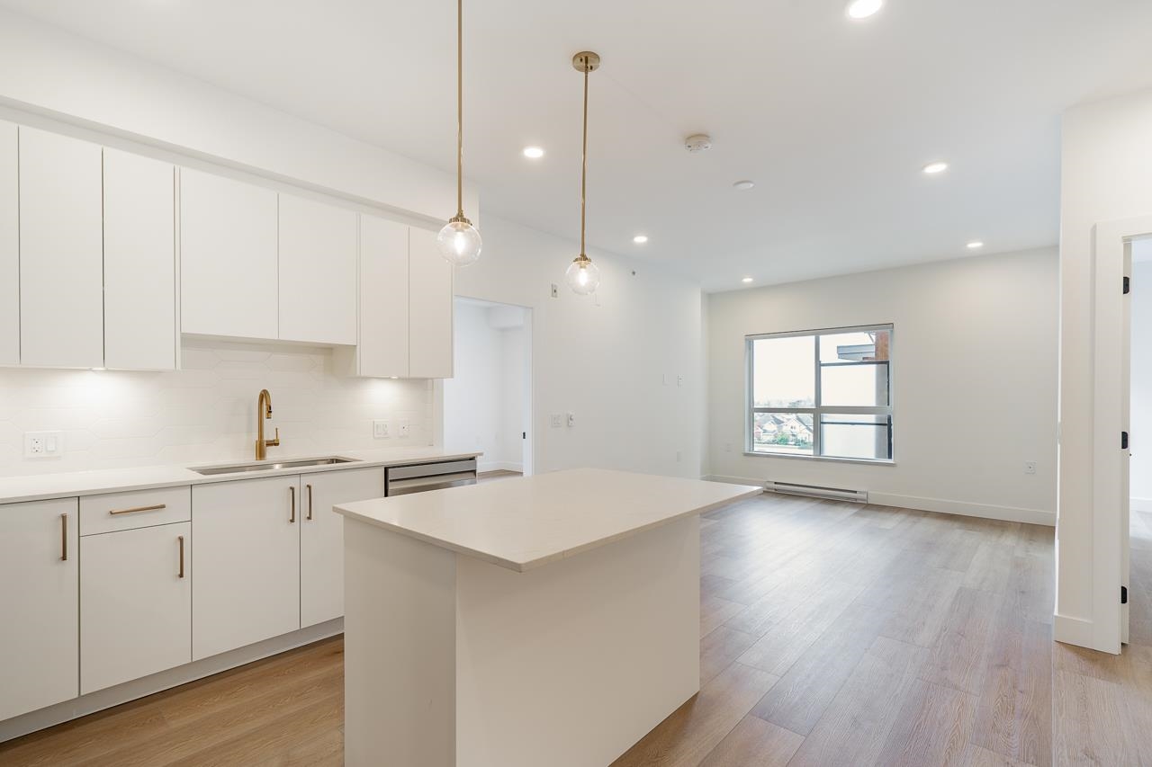 20282 72b Ave #417, Langley, BC V2Y 3X3