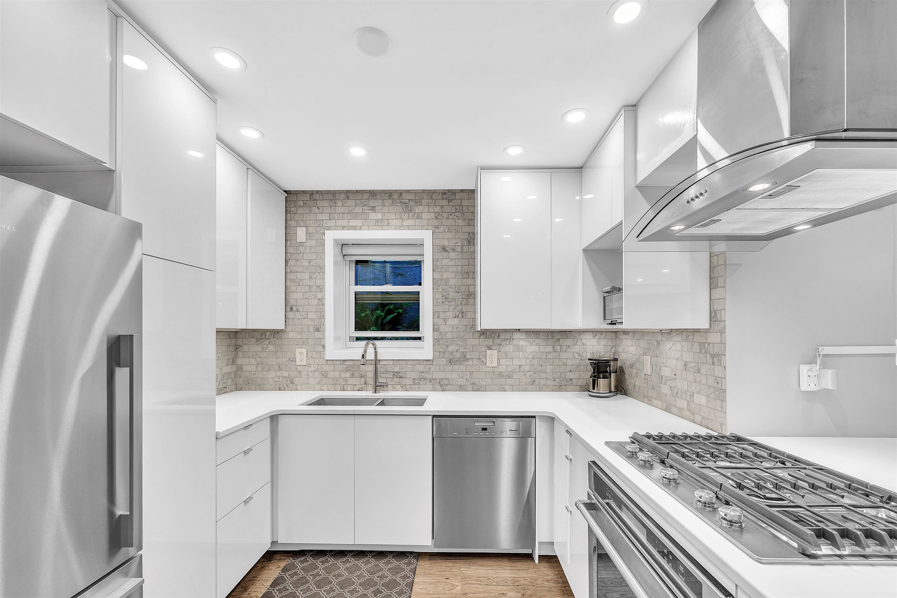 2433 West 6th Avenue, Vancouver, BC V6K 1W2