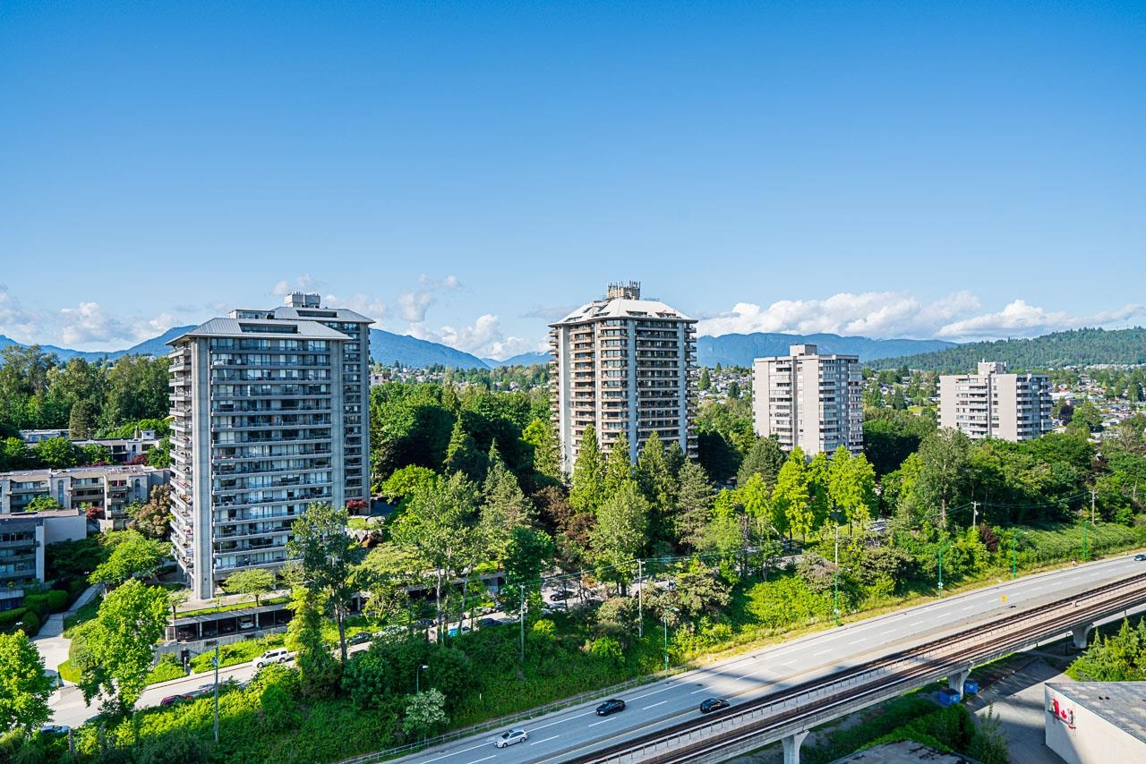 2133 Douglas Road #2305, Burnaby, BC V5C 0E9