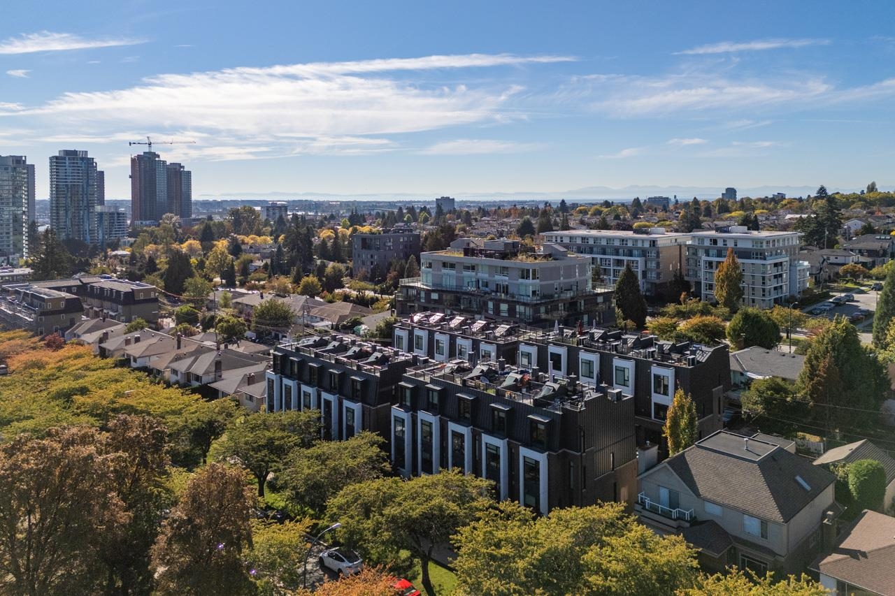 7599 Yukon Street, Vancouver, BC V5X 2Y4