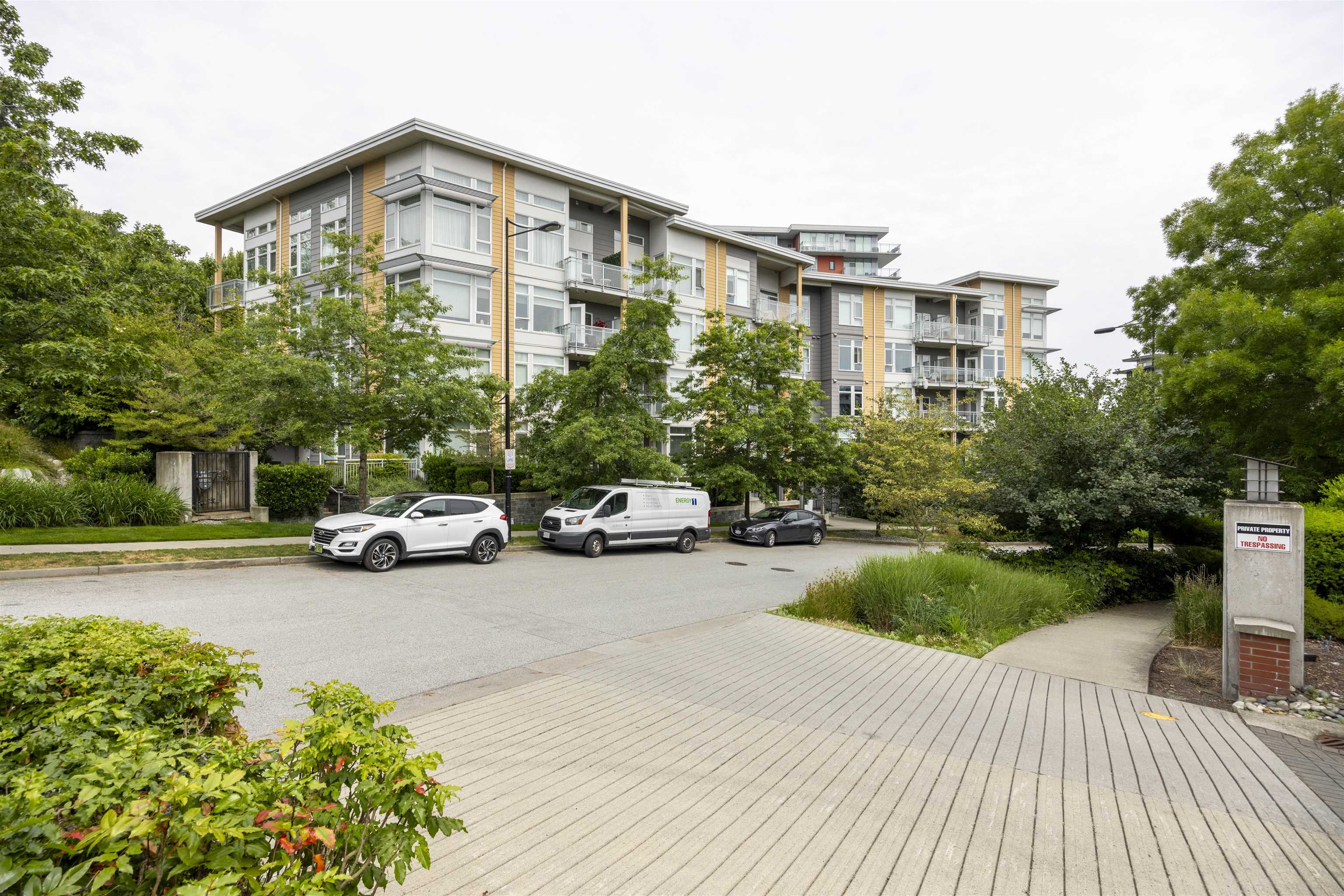 3263 Pierview Crescent #406, Vancouver, BC V5S 0C3