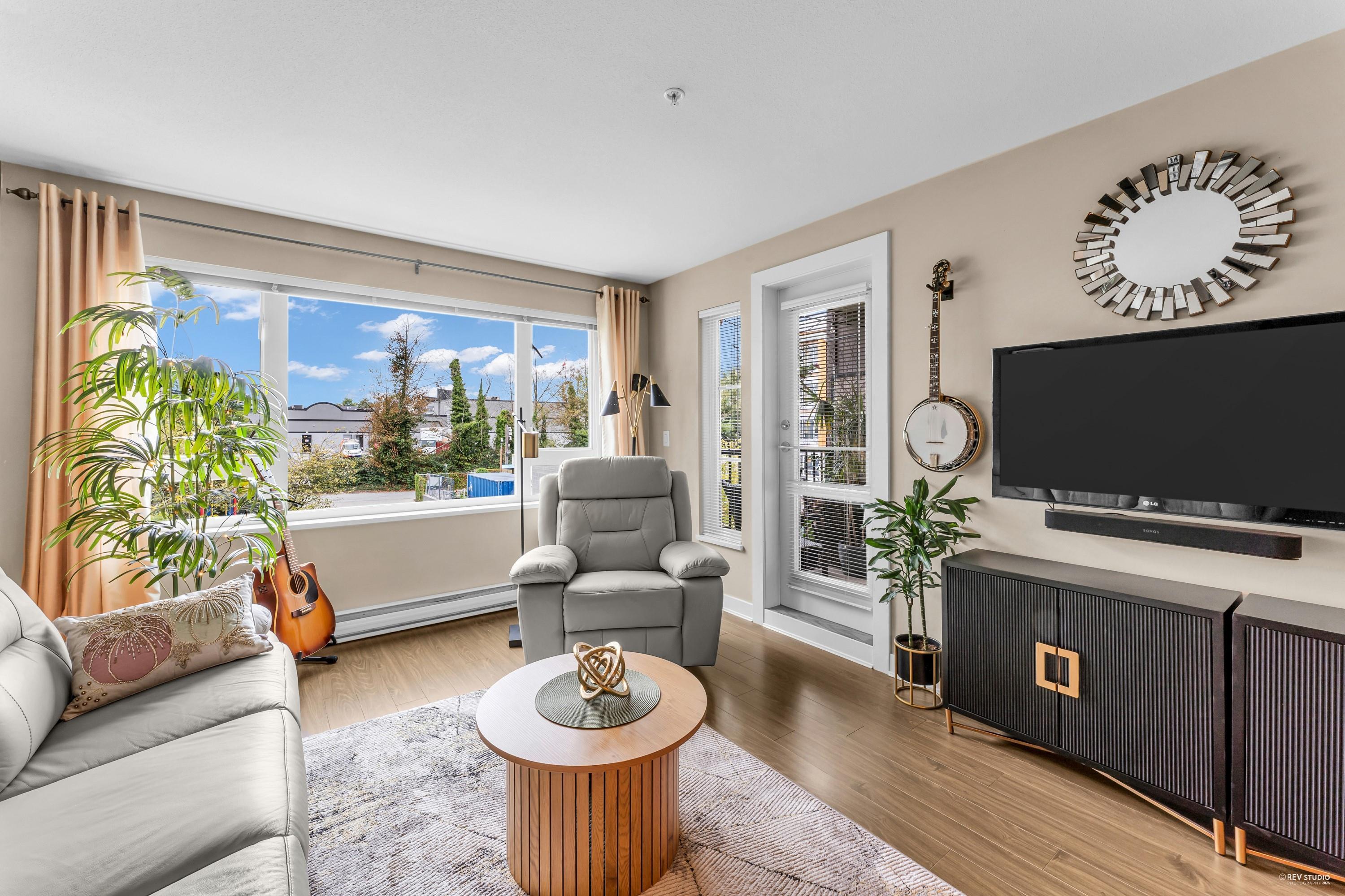 13740 75a Avenue #204, Surrey, BC V3W 0E8
