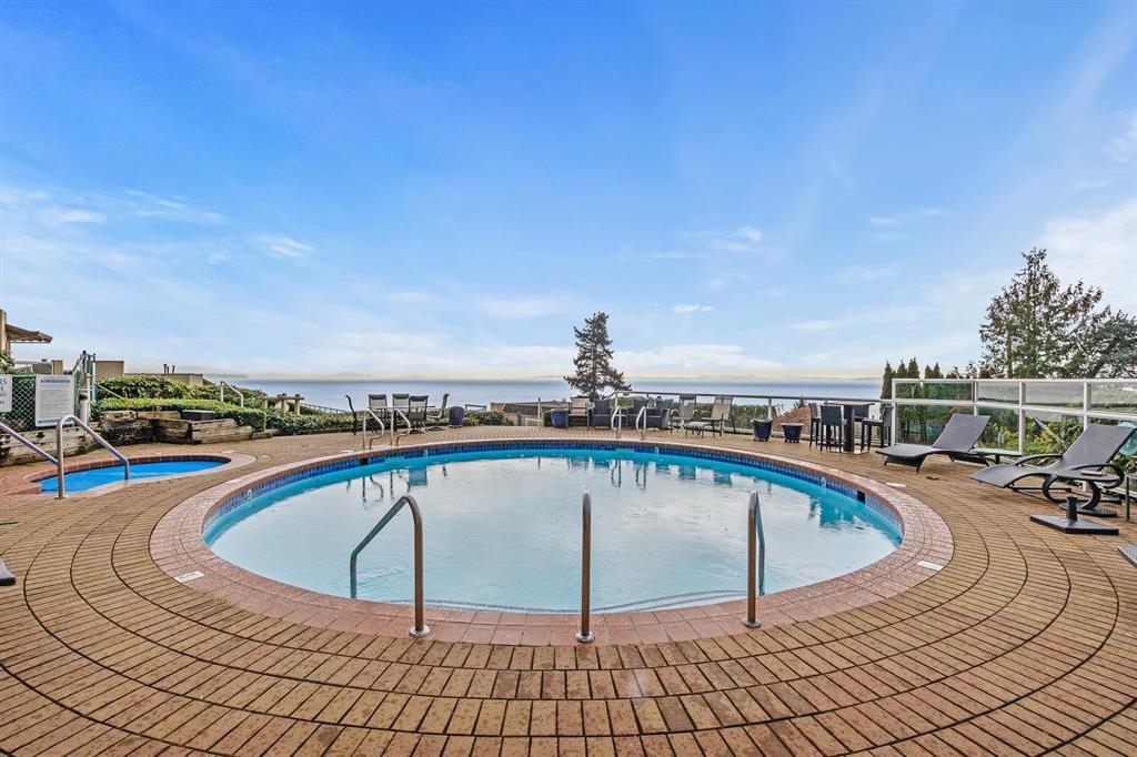 15025 Victoria Avenue #102, White Rock, BC V4B 1G2